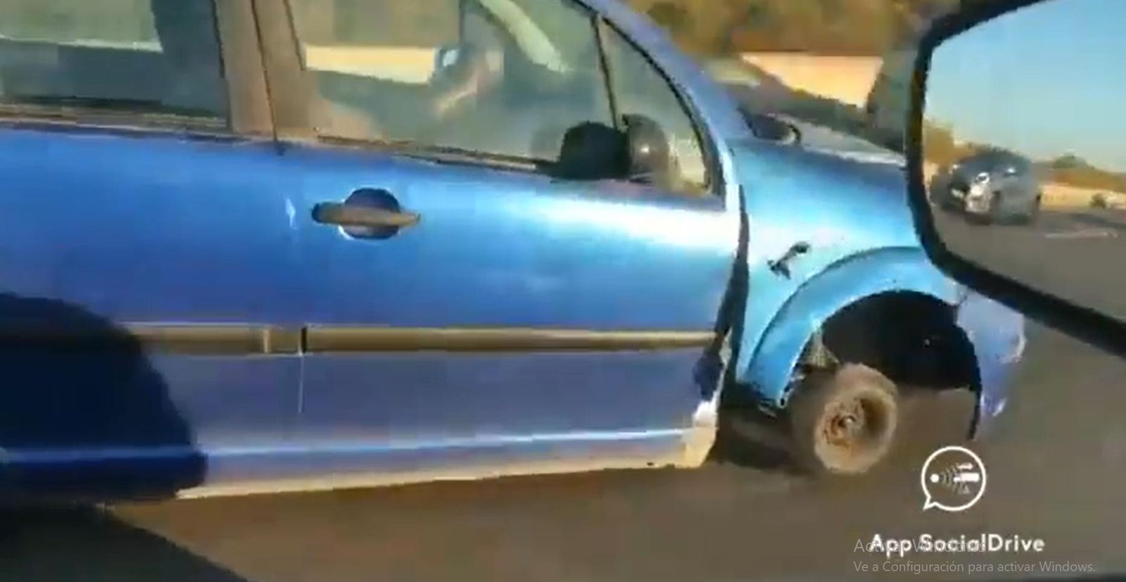 Circula sin una rueda durante varios kilómetros por una autopista de Mallorca.