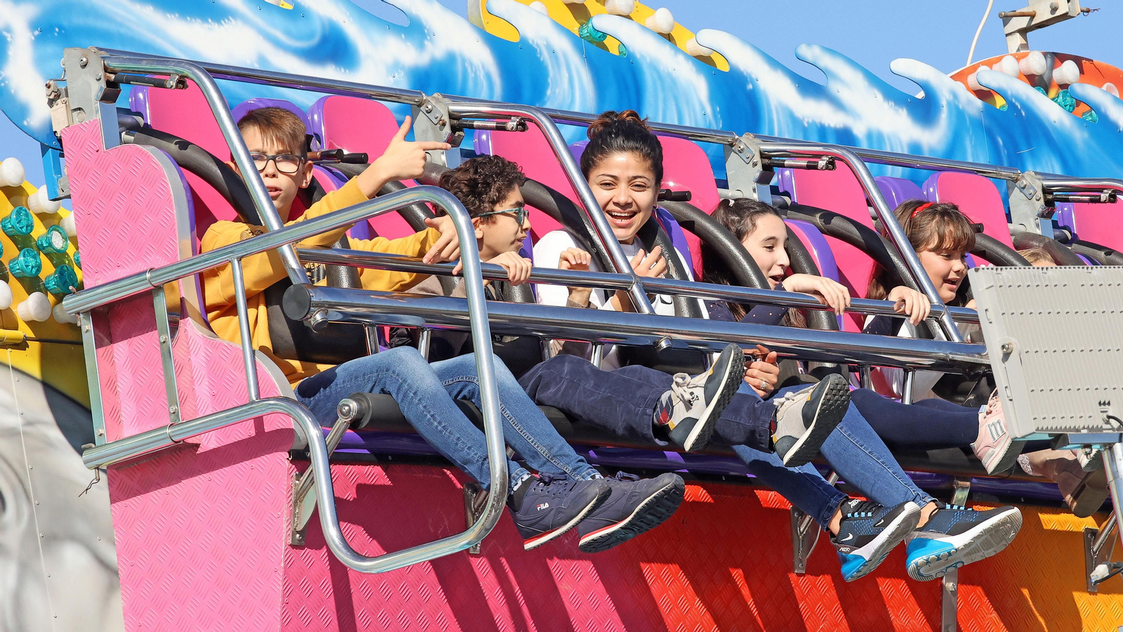 El parque de atracciones de Navidad junto a la Feria volvió a llenarse este sábado El parque de atracciones de Navidad junto a la Feria volvió a llenarse este sábado