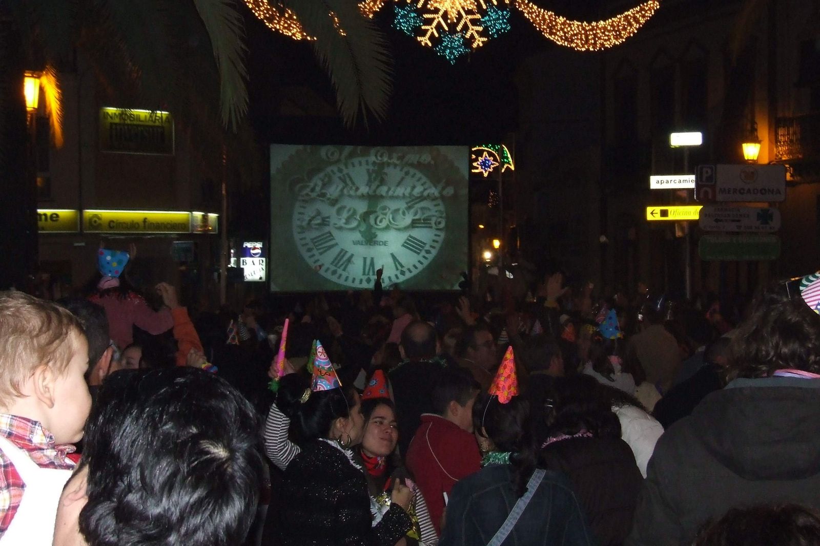 Celebración de una de las primeras ediciones de las campanadas adelantadas en la localidad lepera.