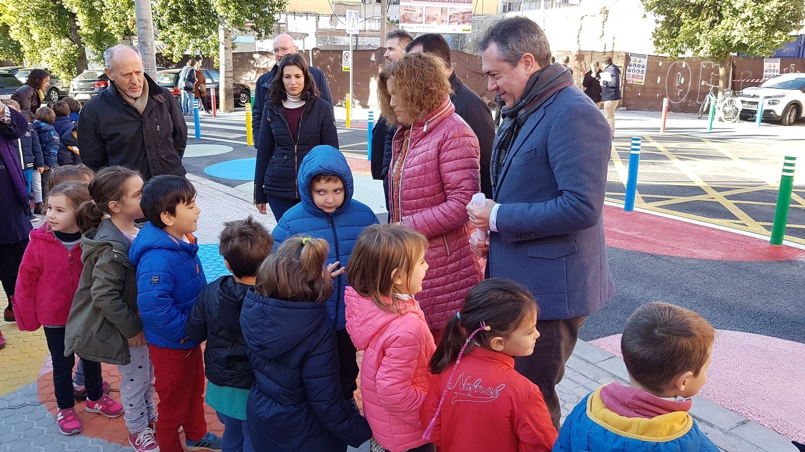 2017: Espadas en el estreno de la reforma exterior del colegio Sor Ángela que permitió dar a los alumnos una ruta escolar segura..