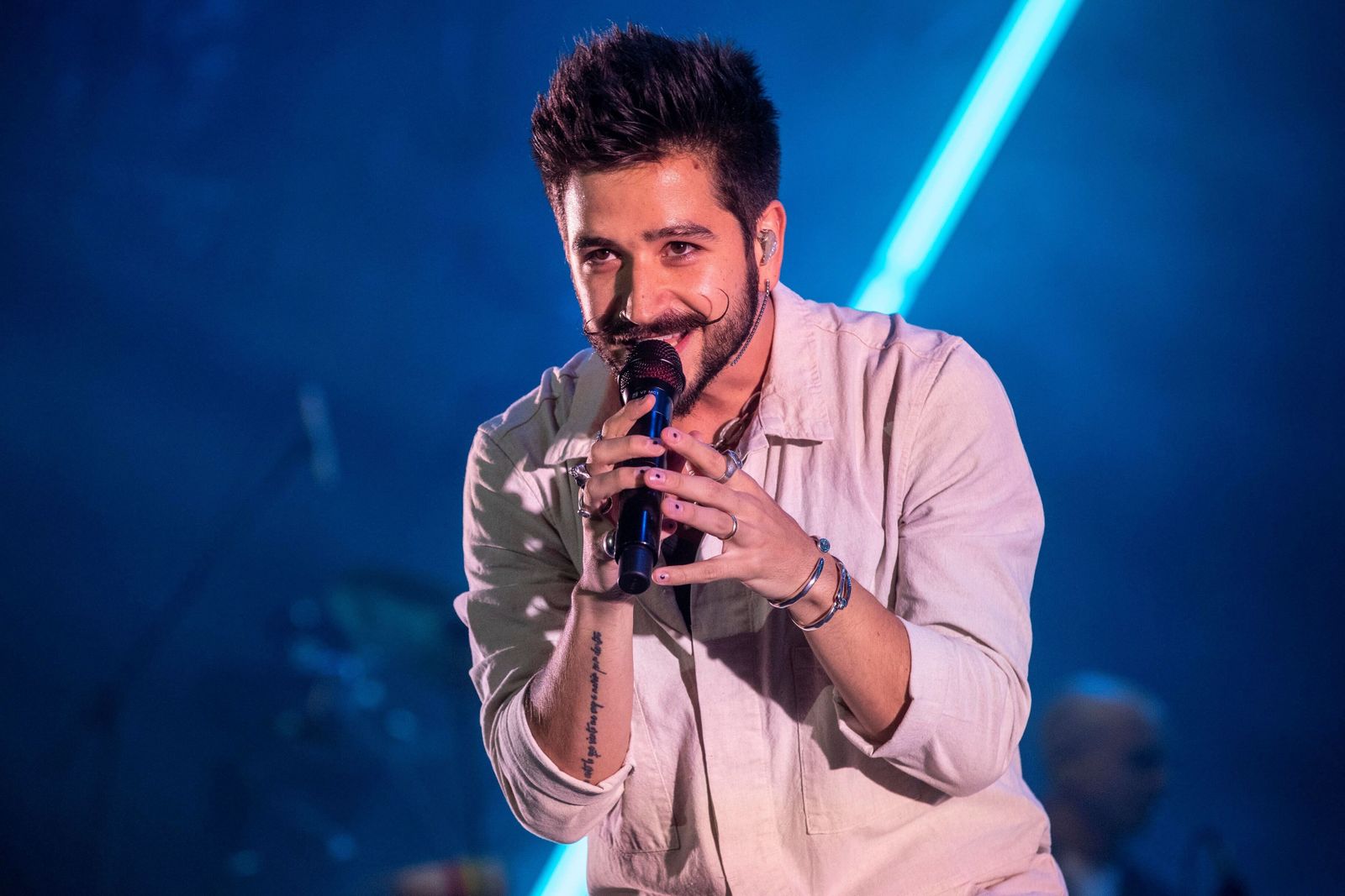 Camilo durante un concierto.