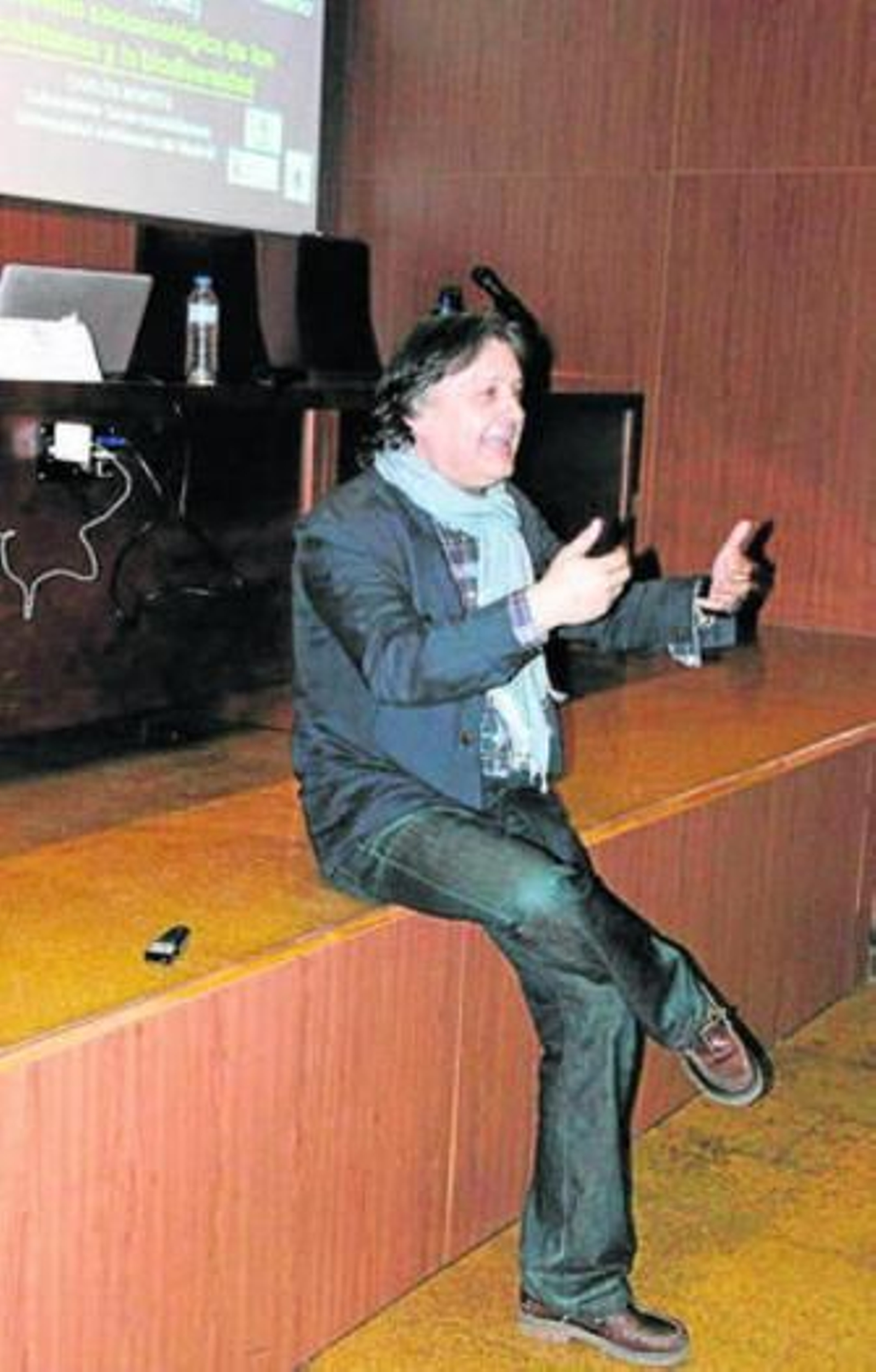 Carlos Montes del Olmo durante su ponencia.