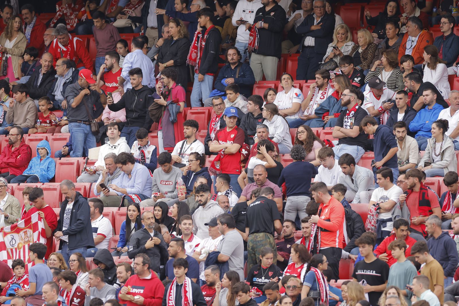 Búscate en las fotos del Sevilla-Madrid