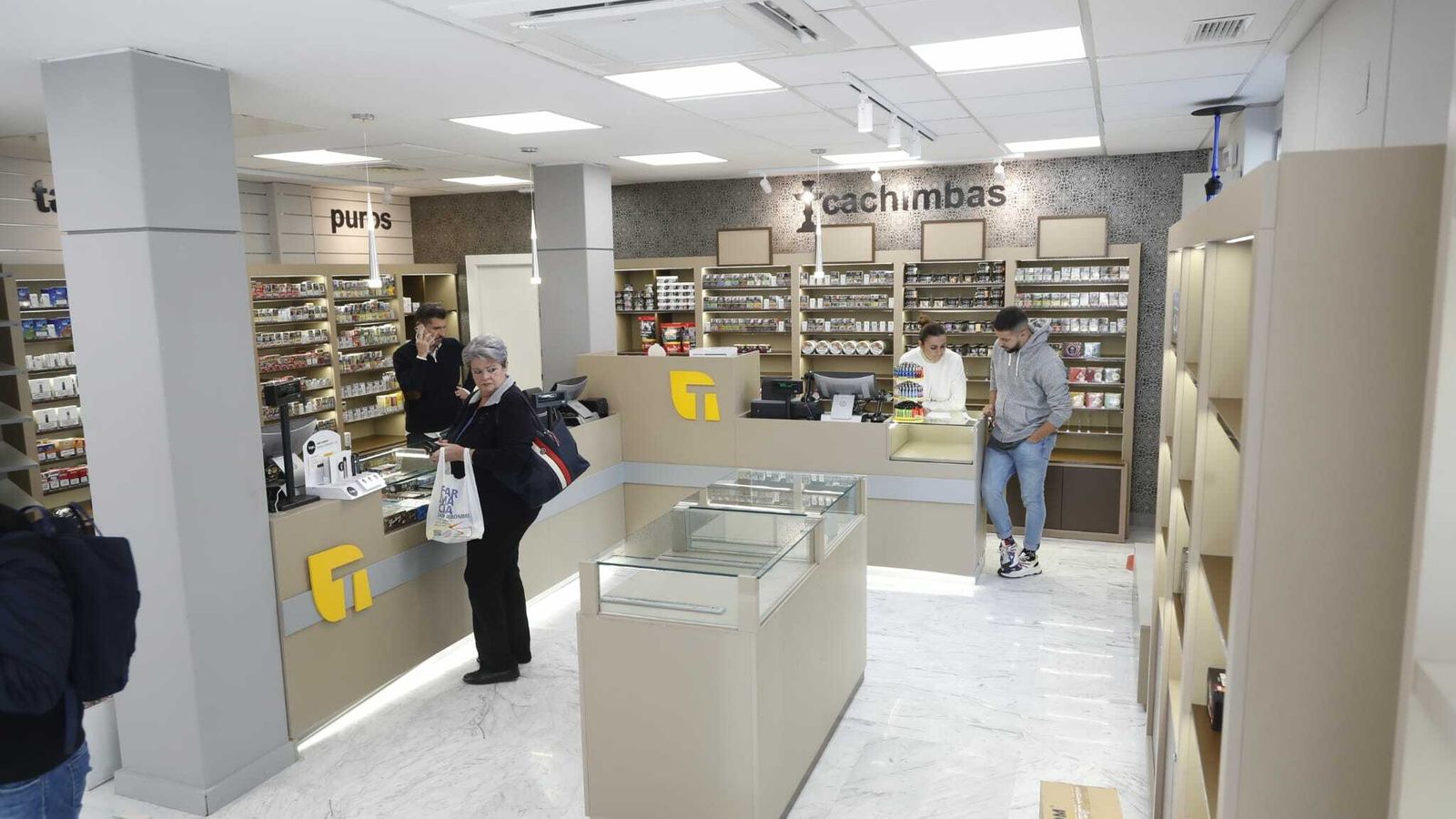 El estanco ha abierto sus puertas con normalidad este martes.