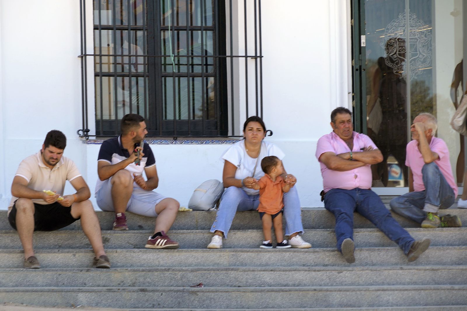 Imágenes del ambiente en la aldea durante el domingo de Rocío Chico