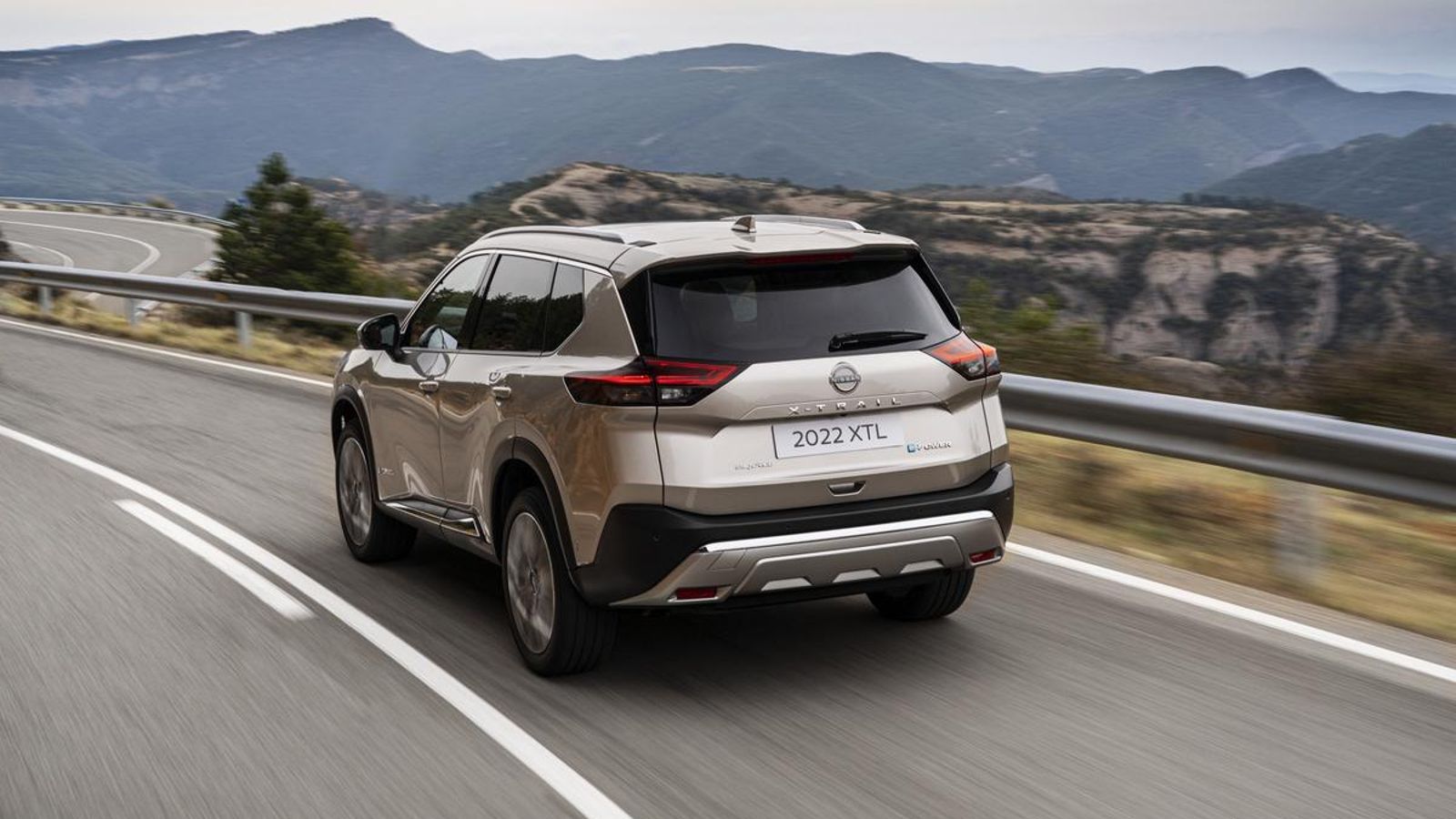 Entre los rivales del flamante X-Trail de Nissan están SUV como el Peugeot 5008, Skoda Kodiaq,  Volkswagen Tiguan, Seat Tarraco, Land Rover Defender 110, Hyundai Santa Fe o Kia Sorento.