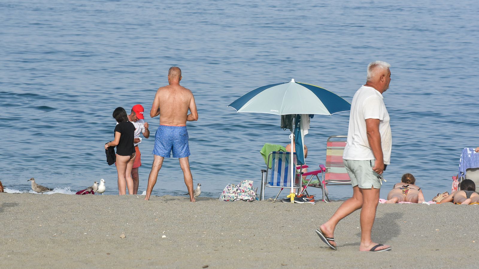 Las fotos de la tarde de playa en familia en La Línea