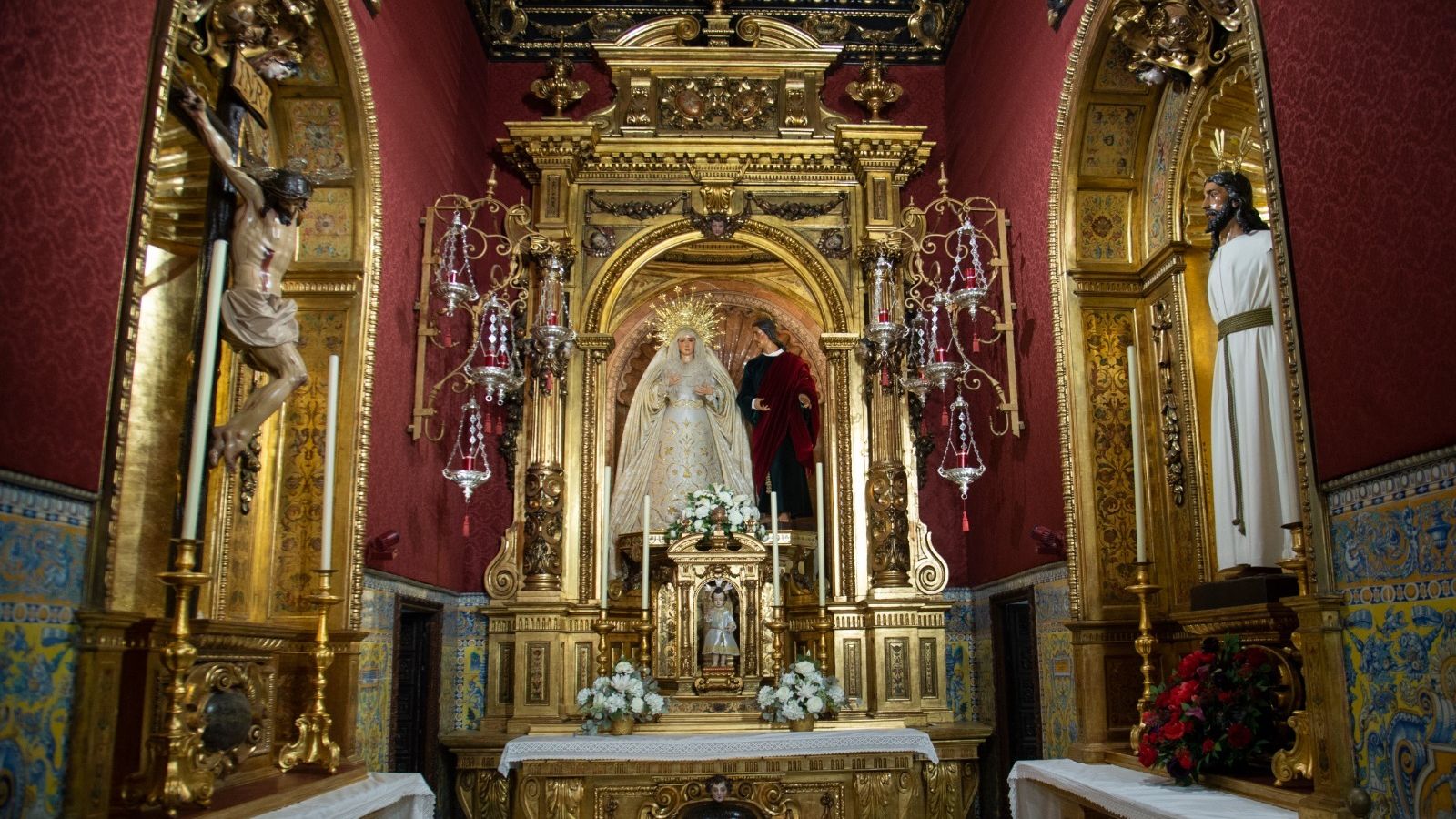 La Virgen del Dulce Nombre en su capilla de la parroquia de San Lorenzo.