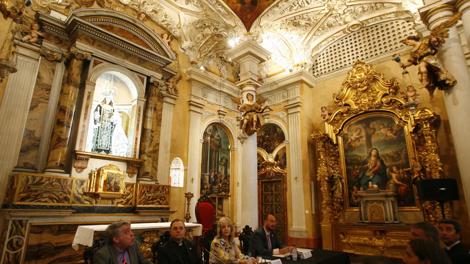 La capilla del Carmen se ubica en Hospital de Mujeres.