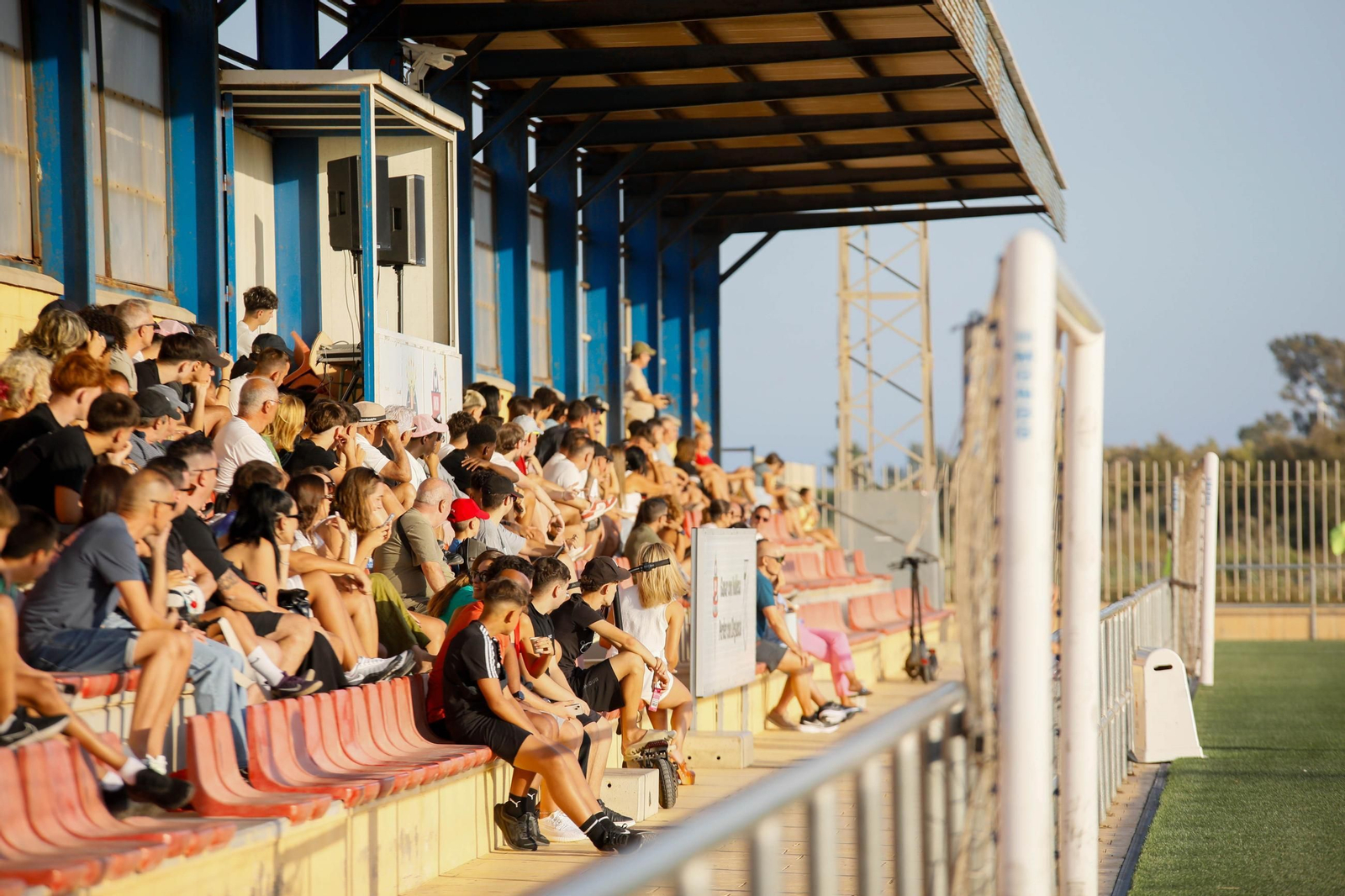 Aspecto de la grada de la Ciudad Deportiva de La Cañada durante un encuentro del presente año.