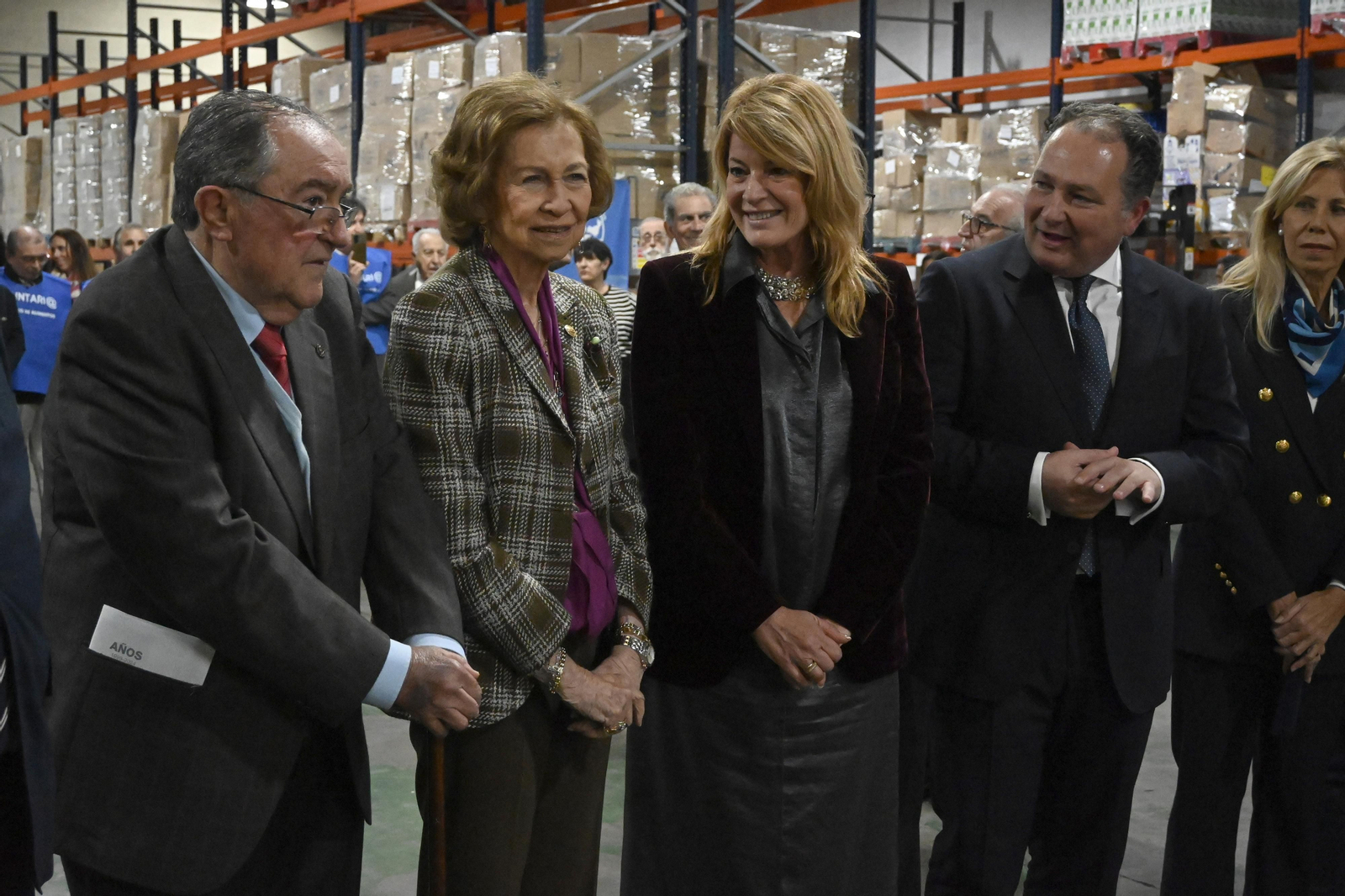La Reina Sofía visita el Banco de Alimentos de Huelva, en imágenes