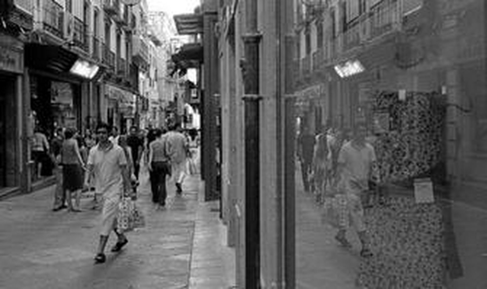 La calle Zacatín es una de las más comerciales del centro histórico