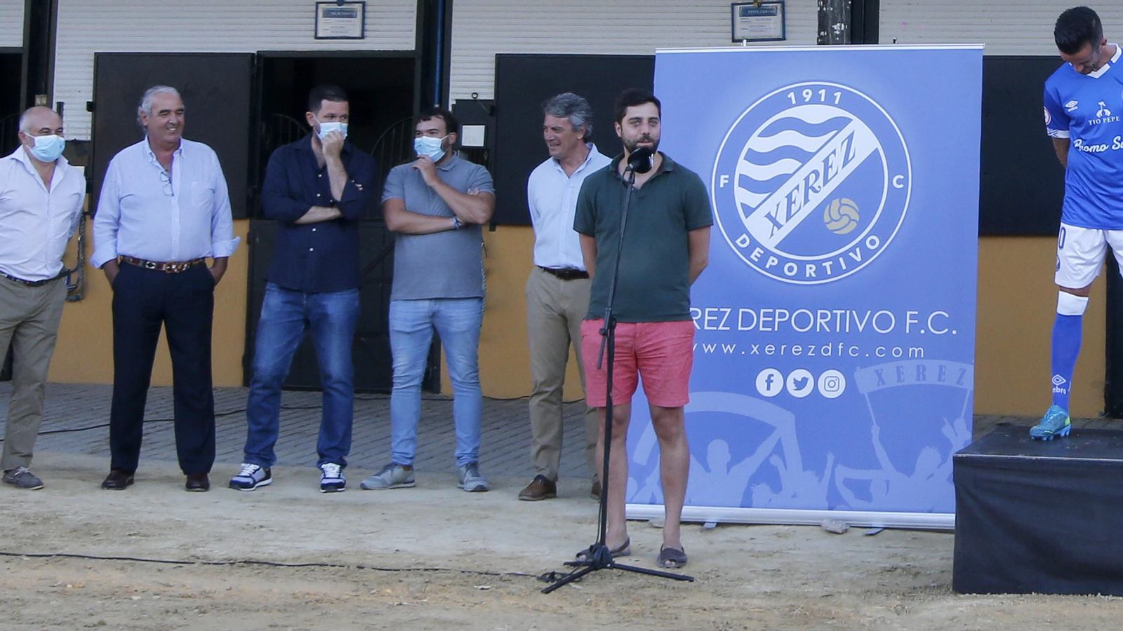Imágenes de la presentación de las camisetas del Xerez DFC en la Yeguada de la Cartuja