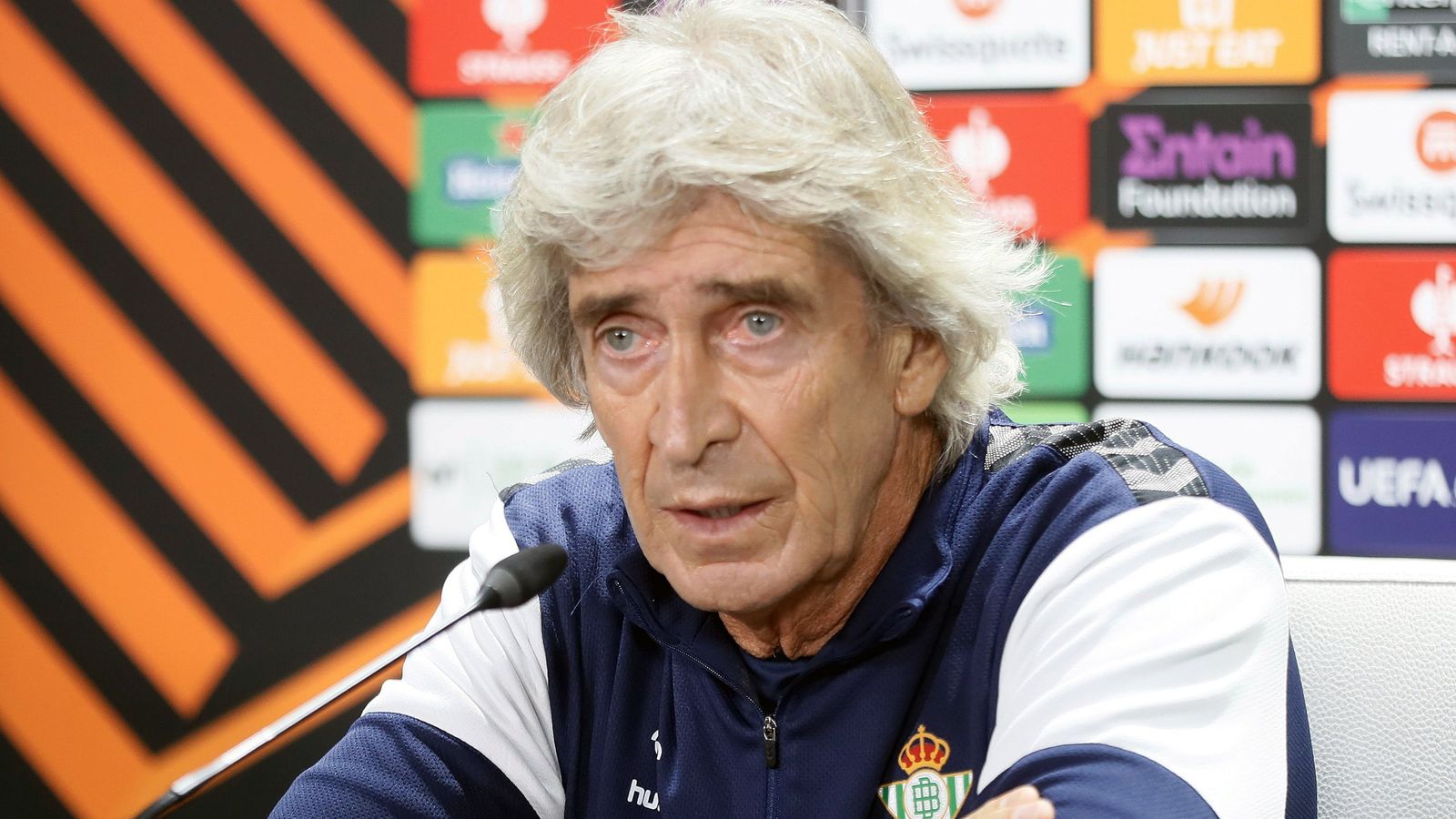 Manuel Pellegrini, en una rueda de prensa de Europa League.