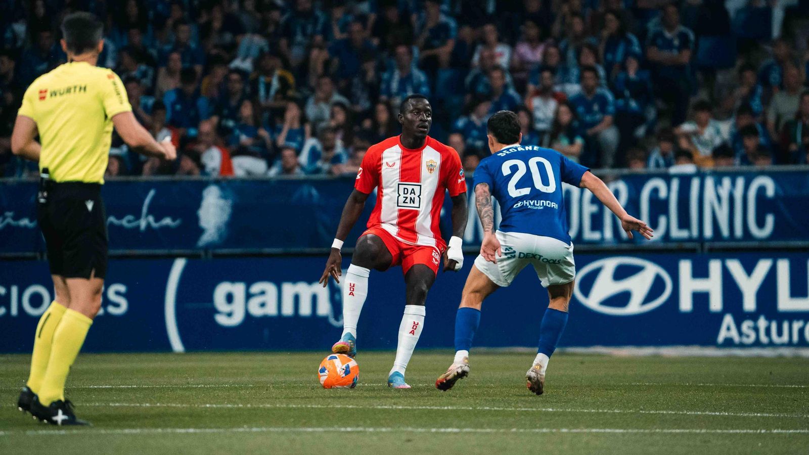 Lopy fue el motor del equipo en la media, robando y distribuyendo como nunca Lopy fue el motor del equipo en la media, robando y distribuyendo como nunca