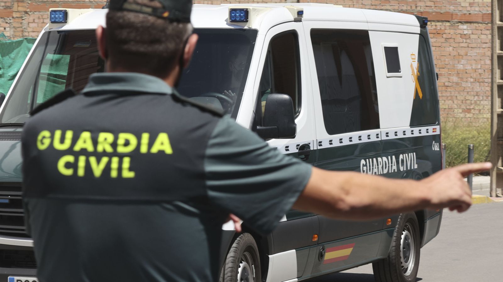 Imagen de archivo de varios agentes de la Guardia Civil en una operación.