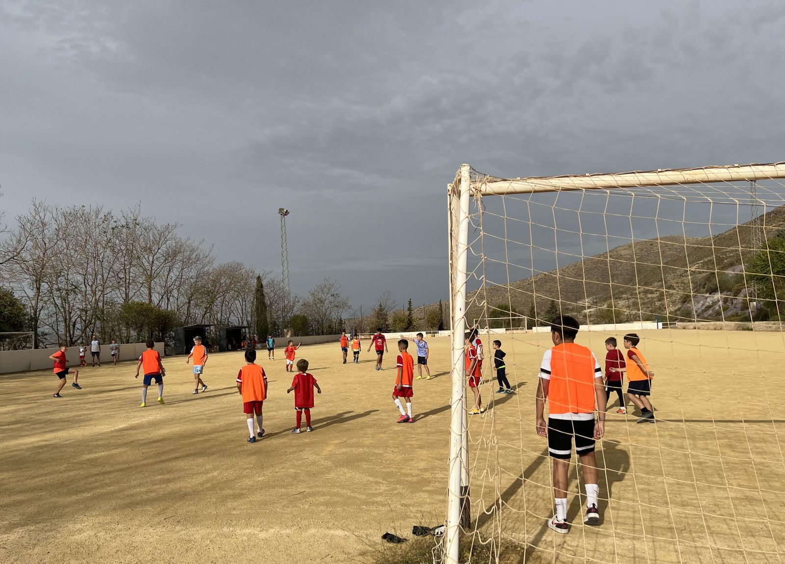 El albero del Campo de Fútbol de Güejar Sierra pasará a la historia.