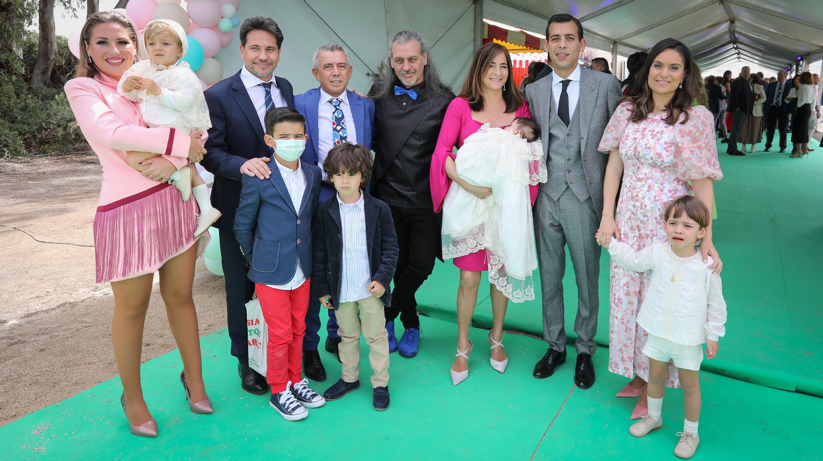 Artistas, políticos y empresarios en el bautizo de los nietos de José Luis López en Jerez