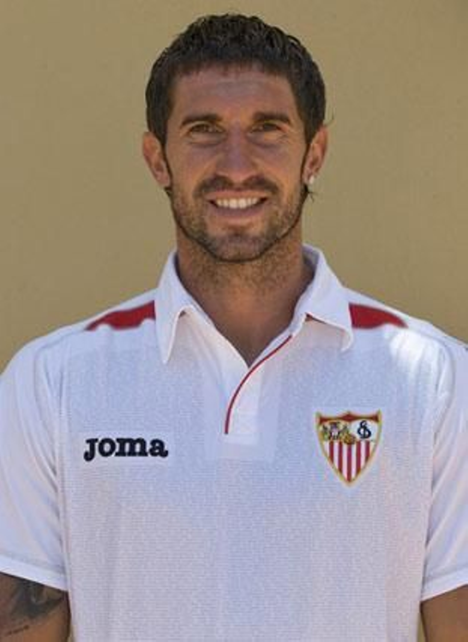DRAGUTINOVIC(defensa)
Edad:33 años
Temp. en el club:5ª
Goles en 08-09:0
Contrato hasta: 2011