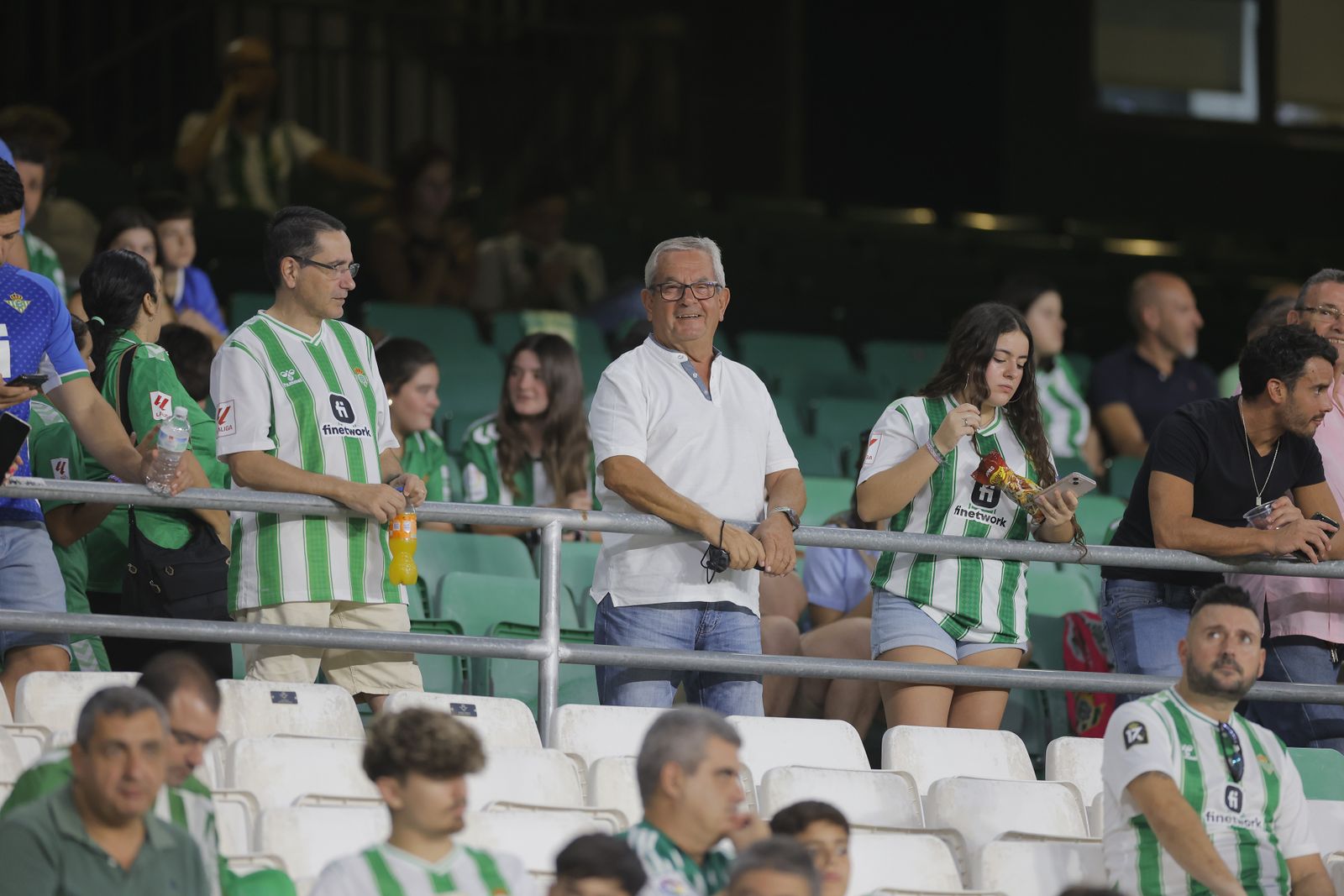 Búscate en las fotos del Betis-Valencia