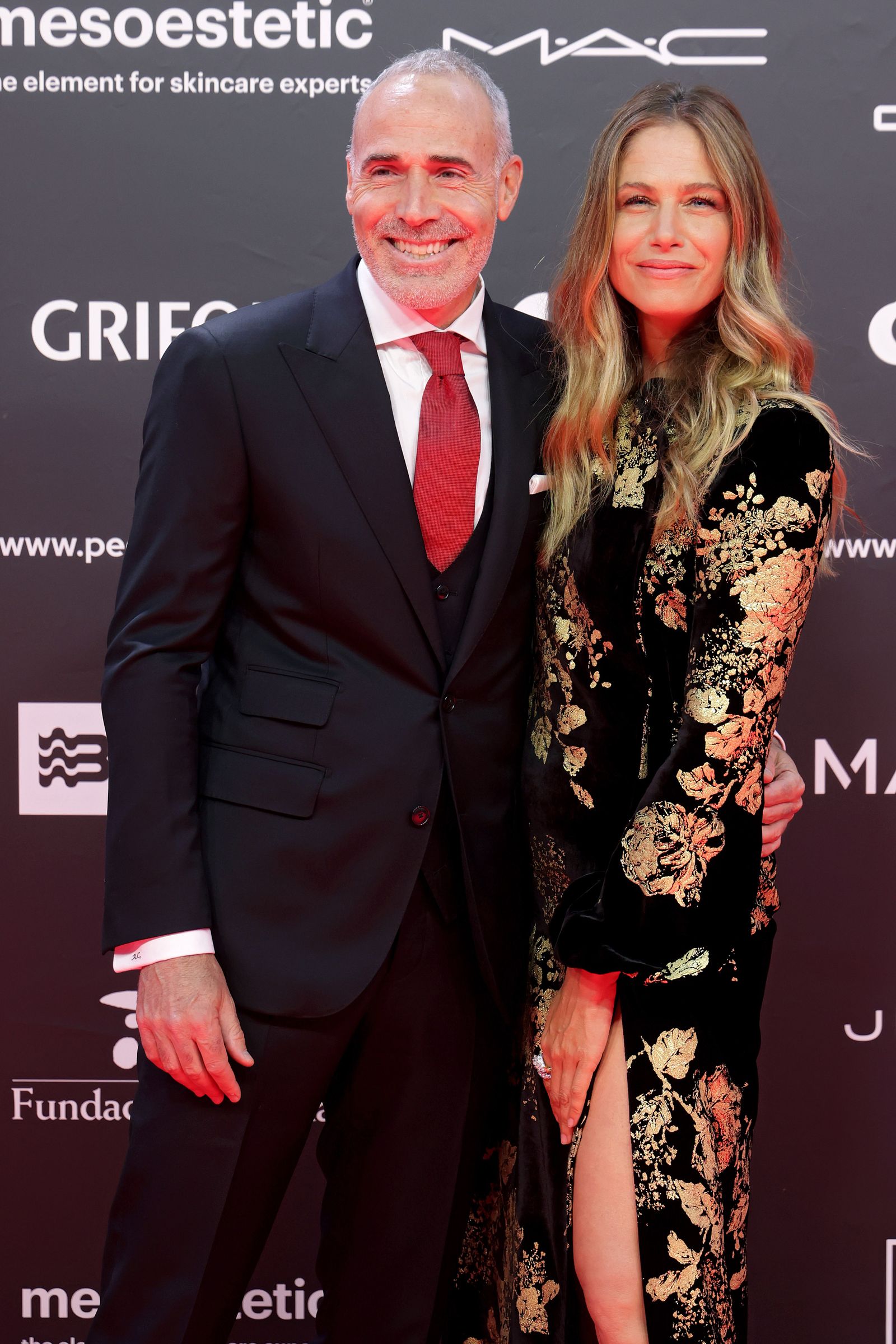 Álex Corretja y su eposa, Martina Klein, en la gala People in Red