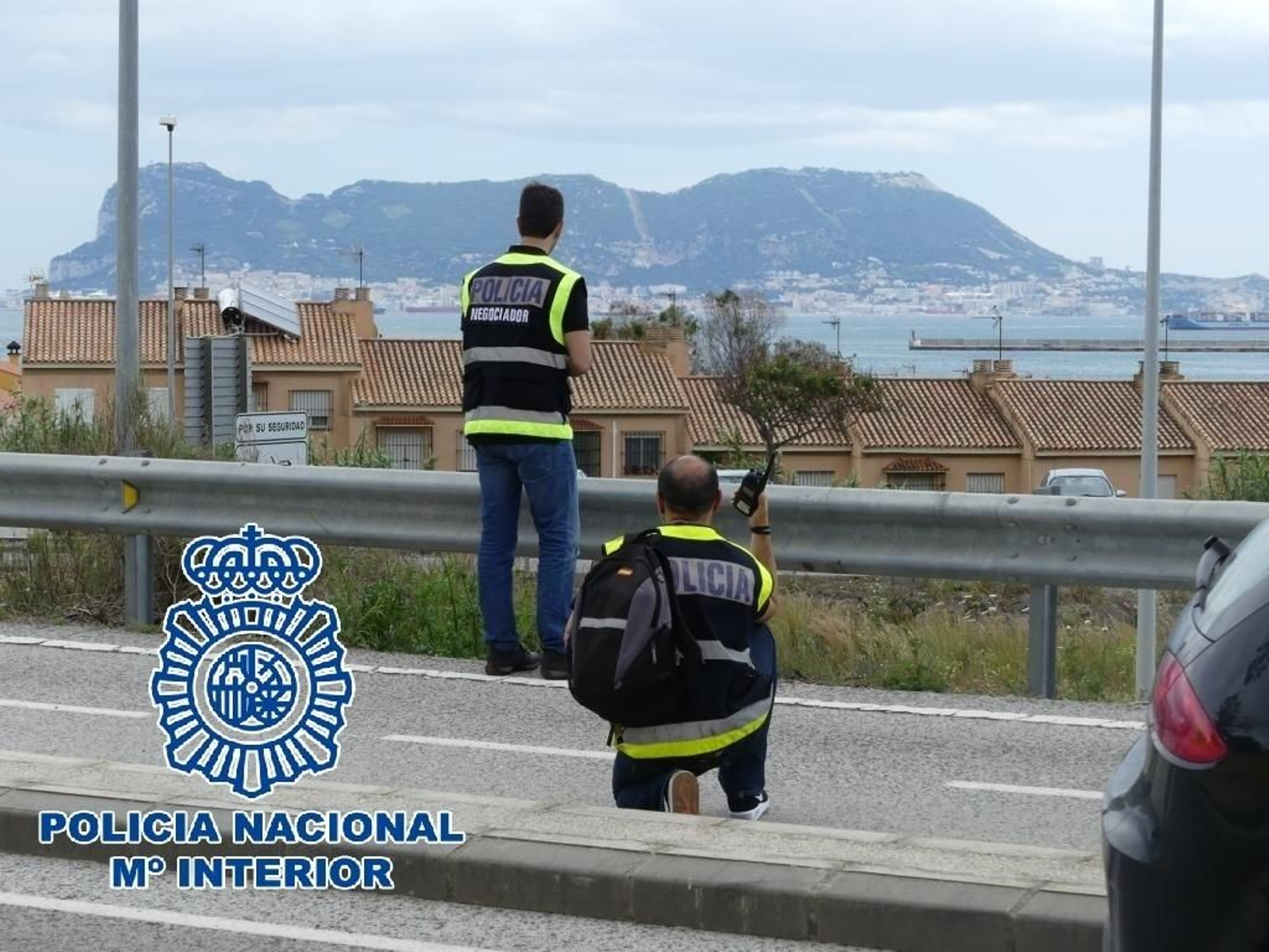 Agentes de la Policía Nacional, durante una negociación.