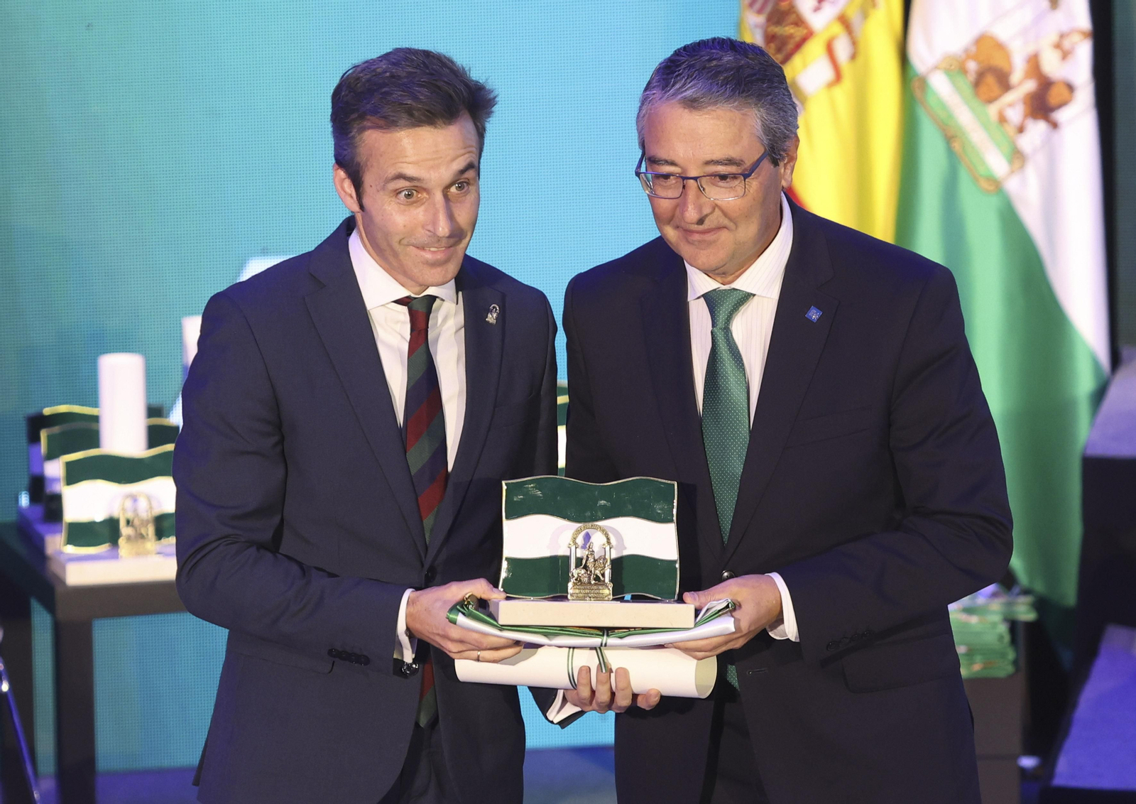 Las fotos de la entrega de las Banderas por el 28-F en Málaga