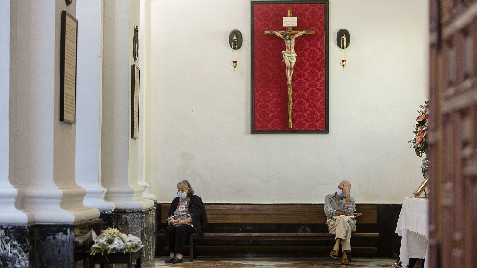 Imágenes de la celebración del día de la Virgen del Rosario en la iglesia de Santo Domingo