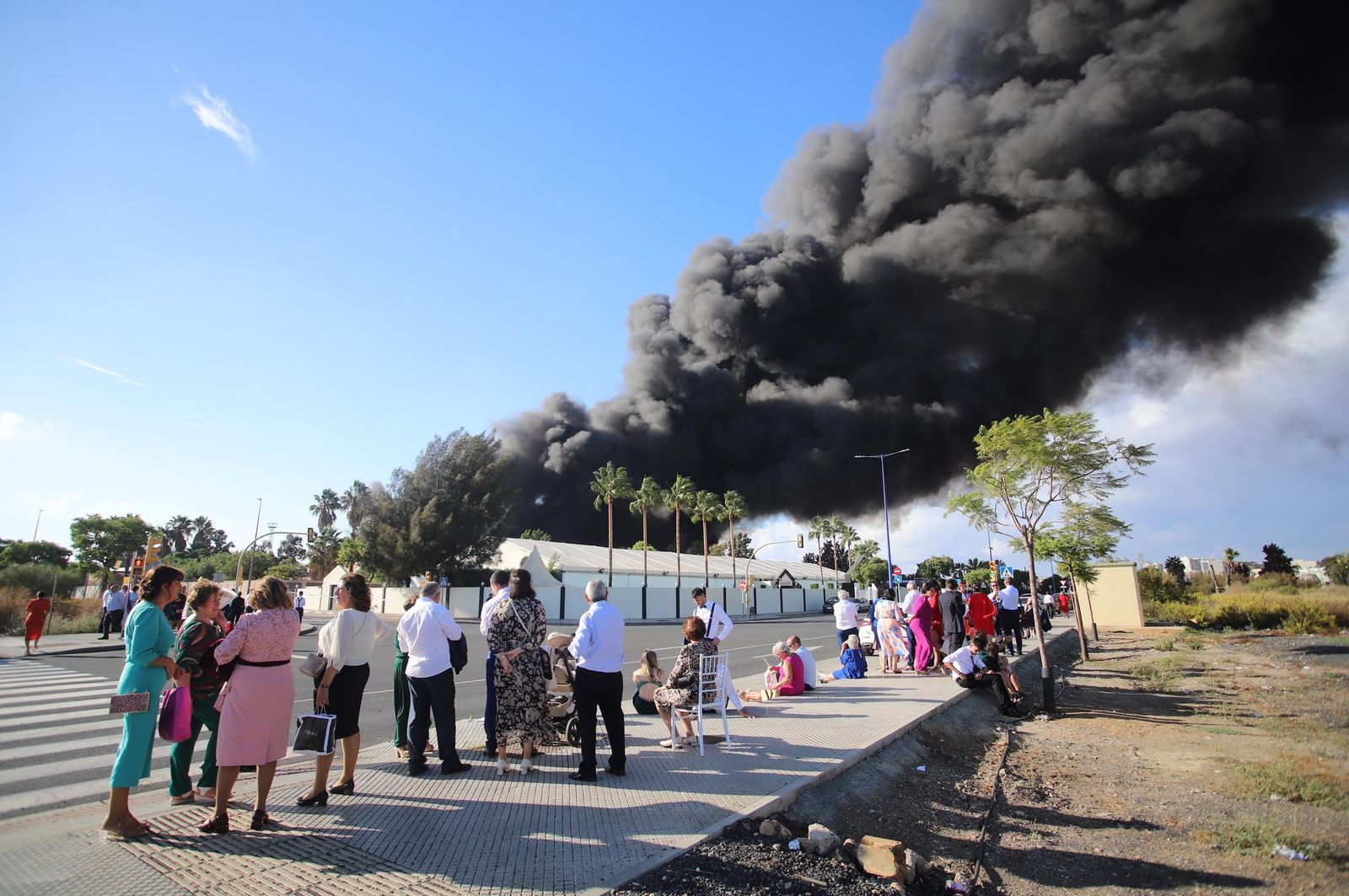 Imágenes del incendio en las instalaciones de Hierros España