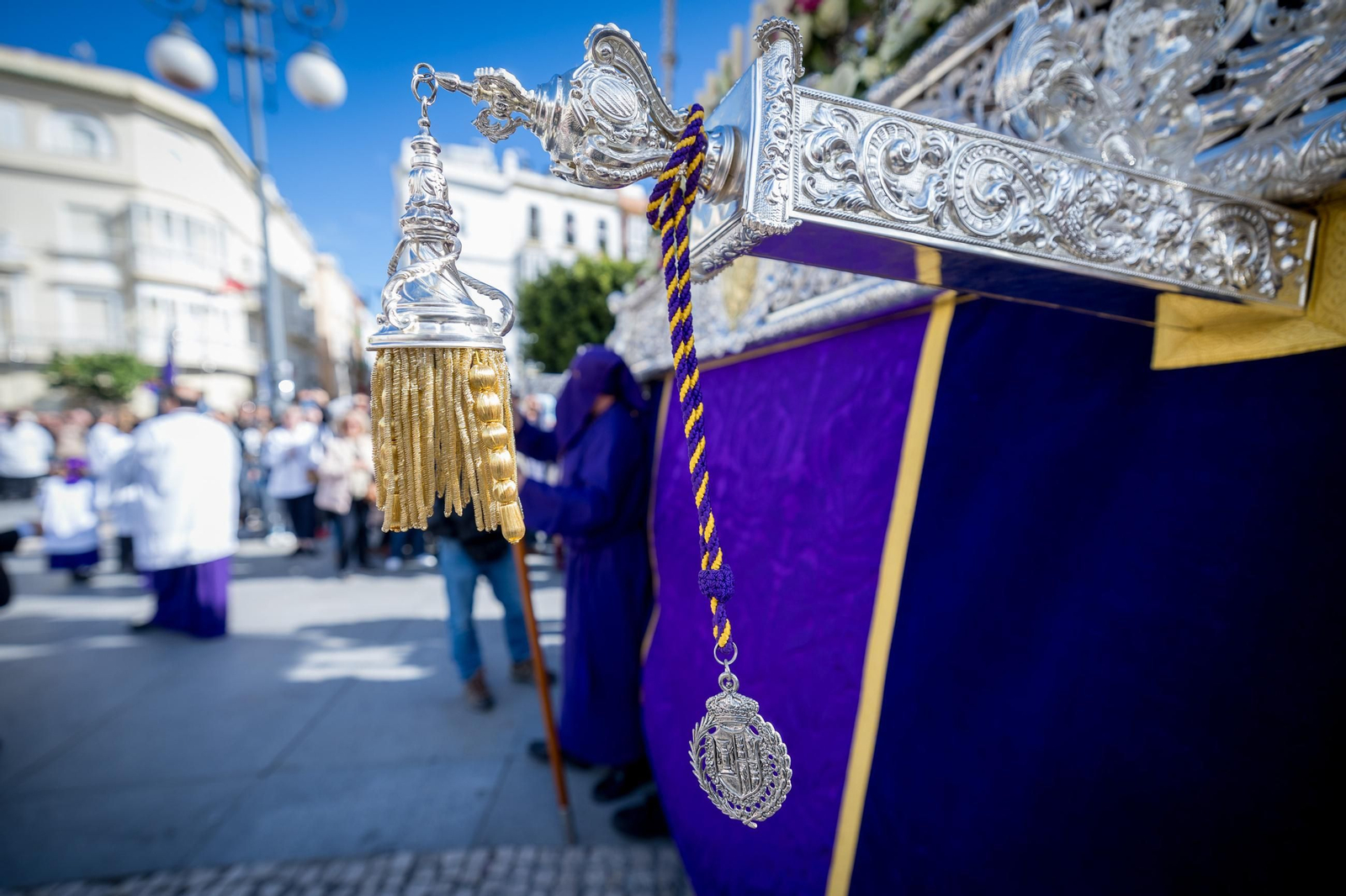 Imágenes de la salida de Columna en la Semana Santa de Cádiz 2025