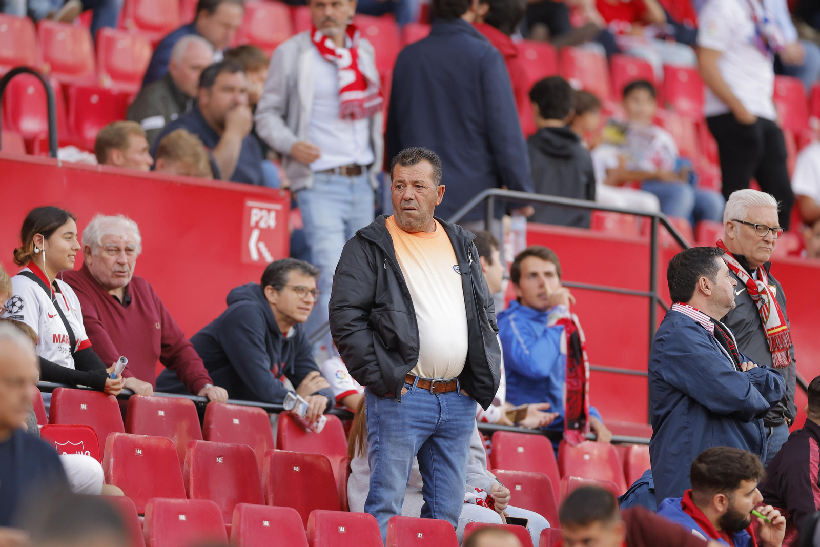 Búscate en las fotos del Sevilla-Betis