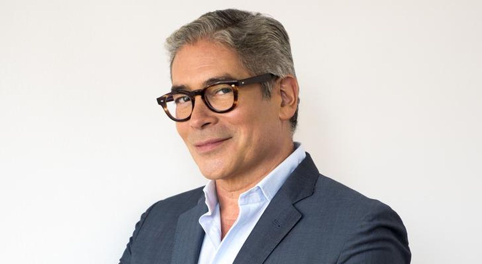 Boris Izaguirre, conductor y jefe de estilistas en el nuevo programa de DKiss