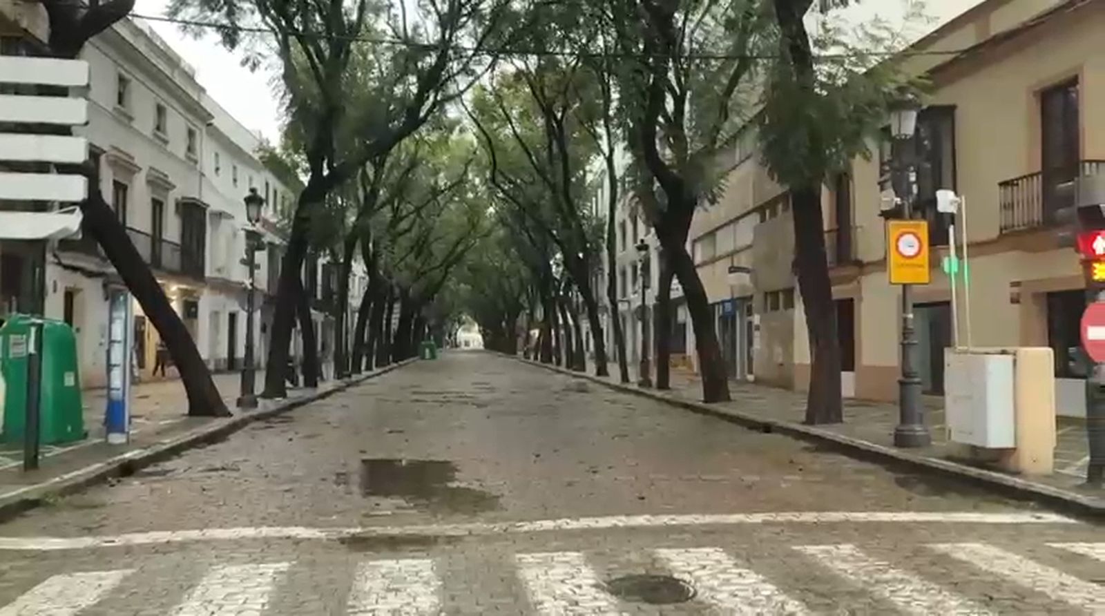 Calles vacías en el centro de Jerez por el paso de la borrasca Leonardo