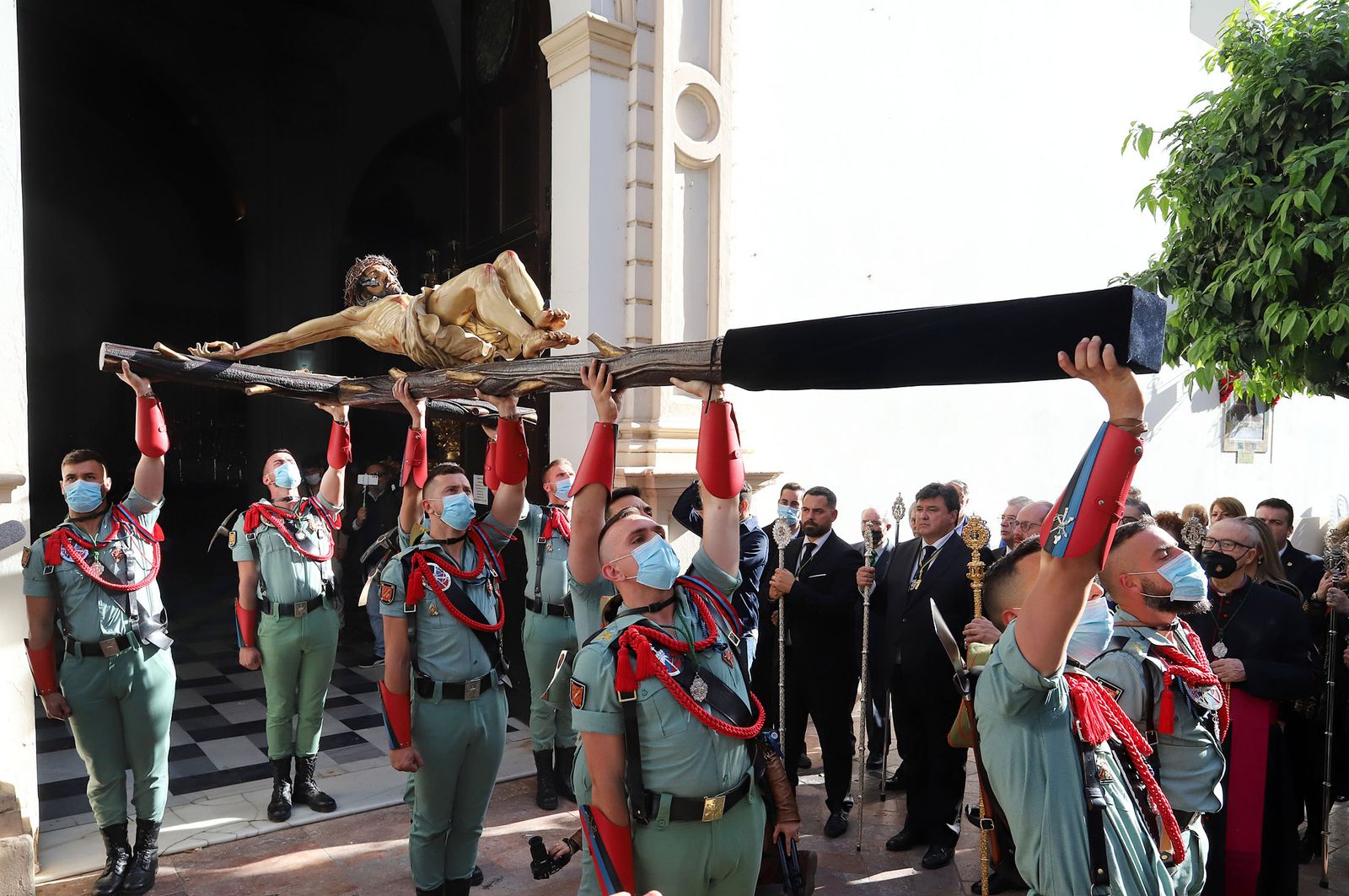 La Legión en Huelva portando al Cristo de la Vera+Cruz el pasado Sábado de Pasión.