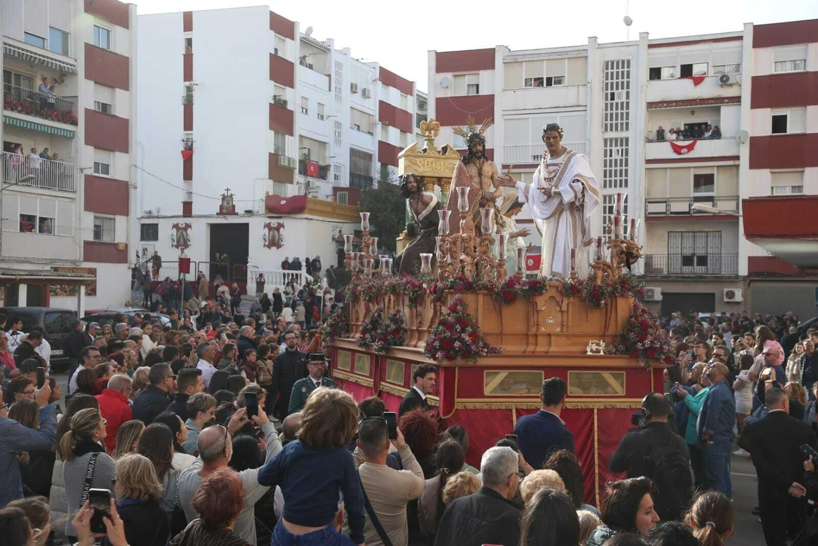 El Ecce Homo, rodeado de su gente de Las Colinas este Miércoles Santo.