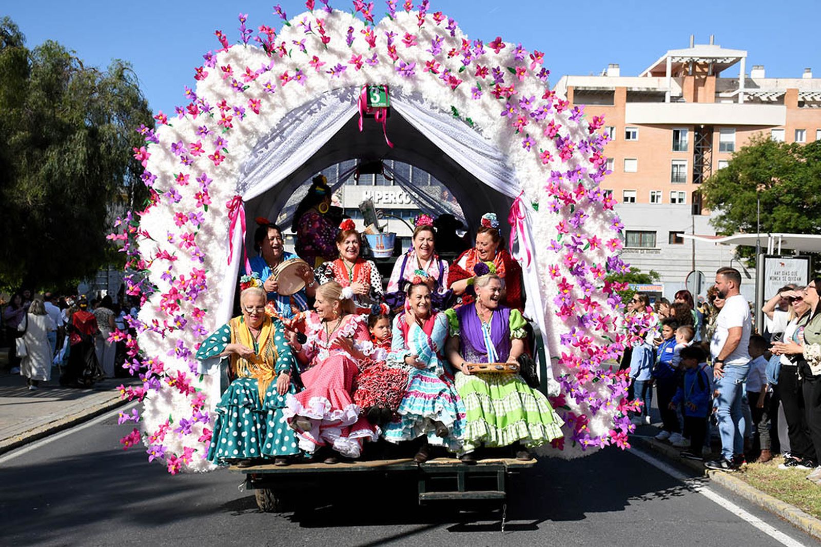 Imágenes de los carros de la Hermandad del Rocío de Huelva