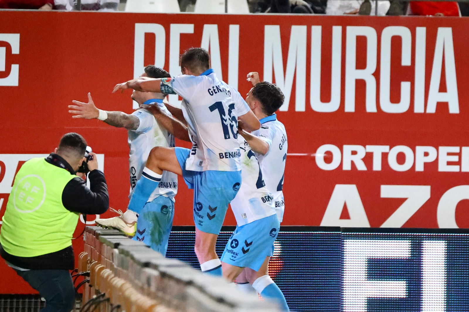 Celebración del 1-4 en el Real Murcia - Málaga CF