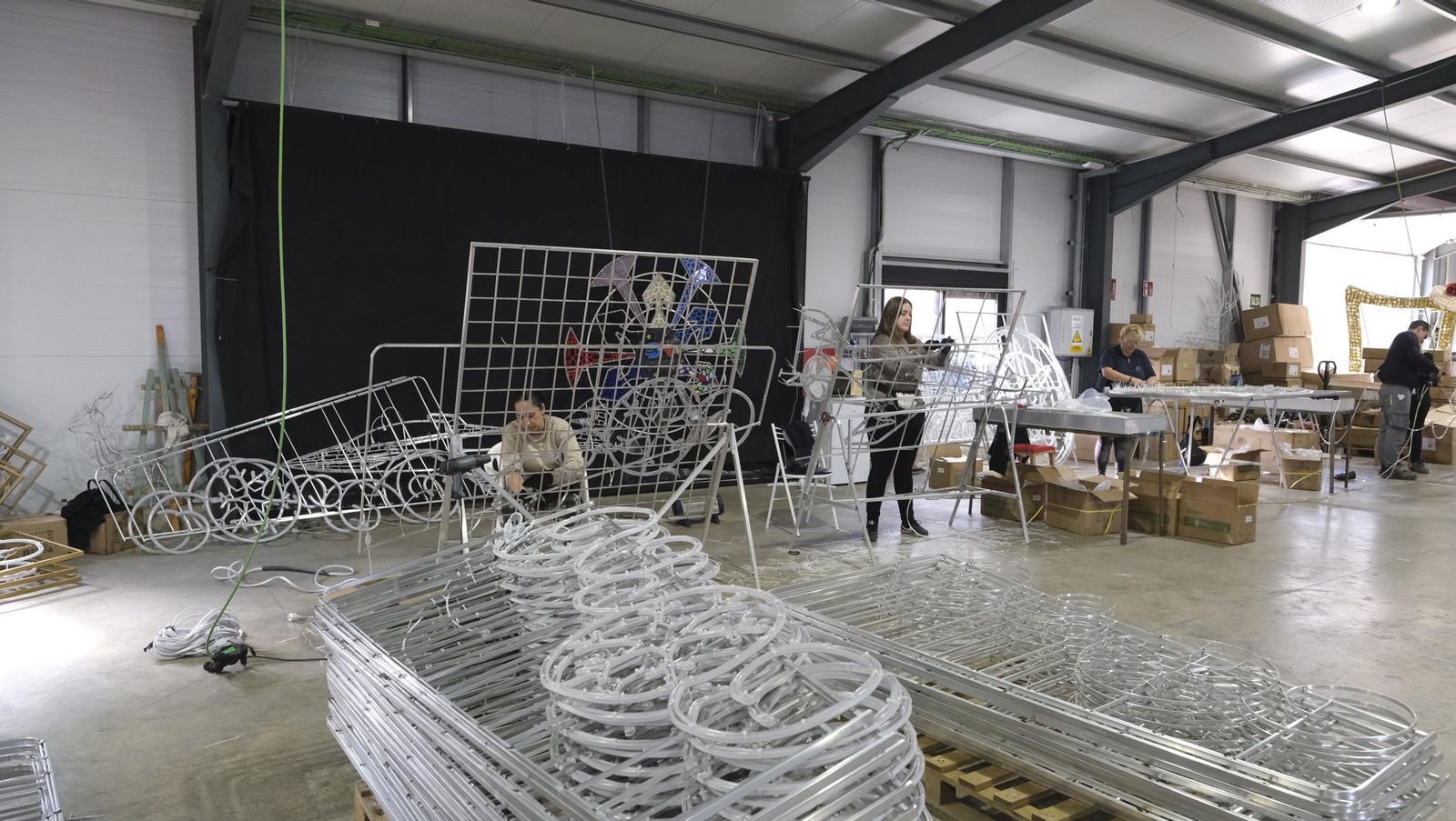 Desde Huécija a todo el mundo, Deconature, alegra la navidad con sus luces, en imágenes