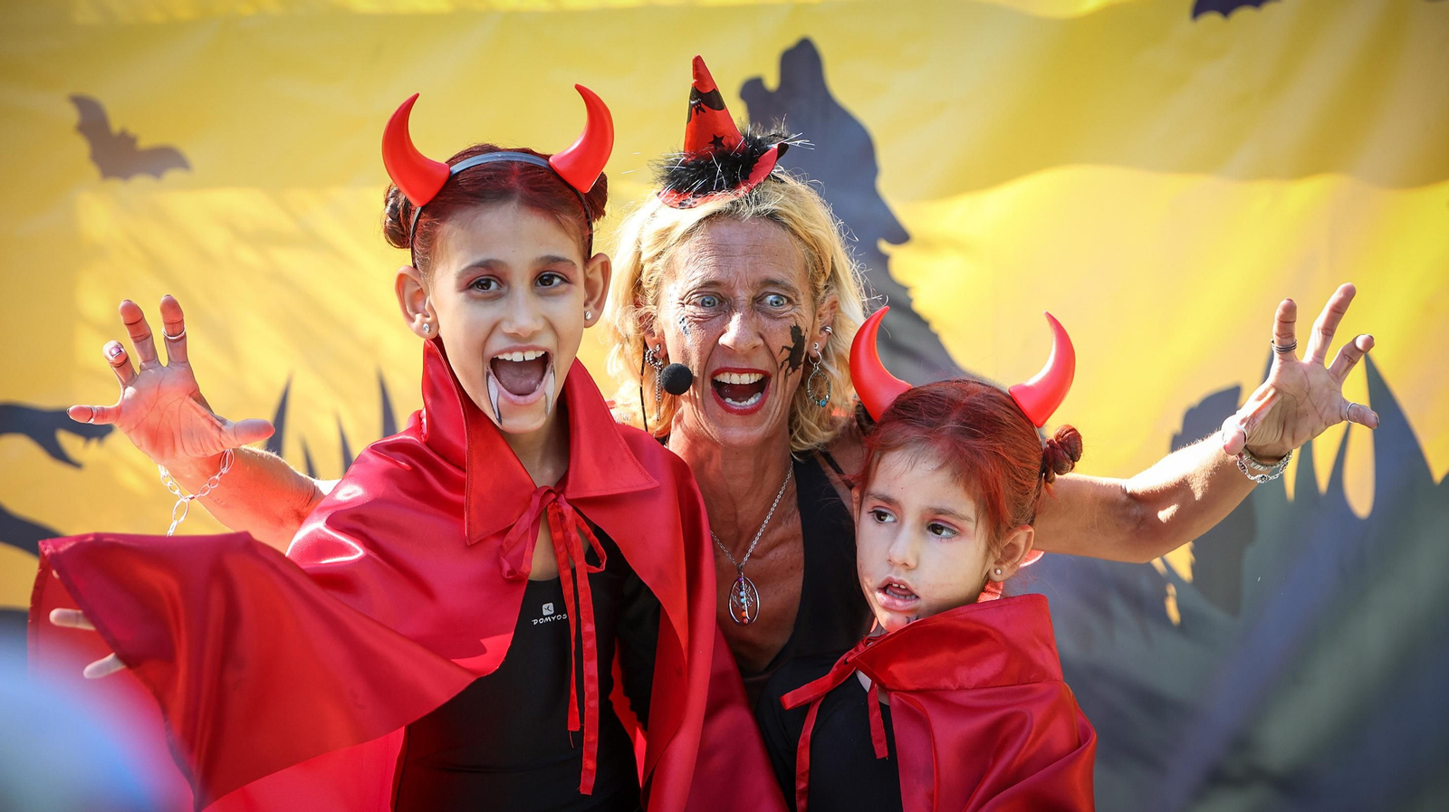 Miles de asistentes a la fiesta de Halloween en el Zoo de Jerez