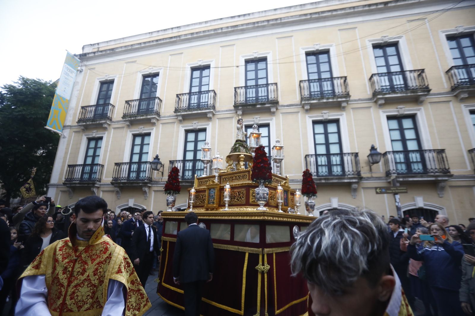 La procesión del Niño Jesús de la Compañía de Córdoba, en imágenes