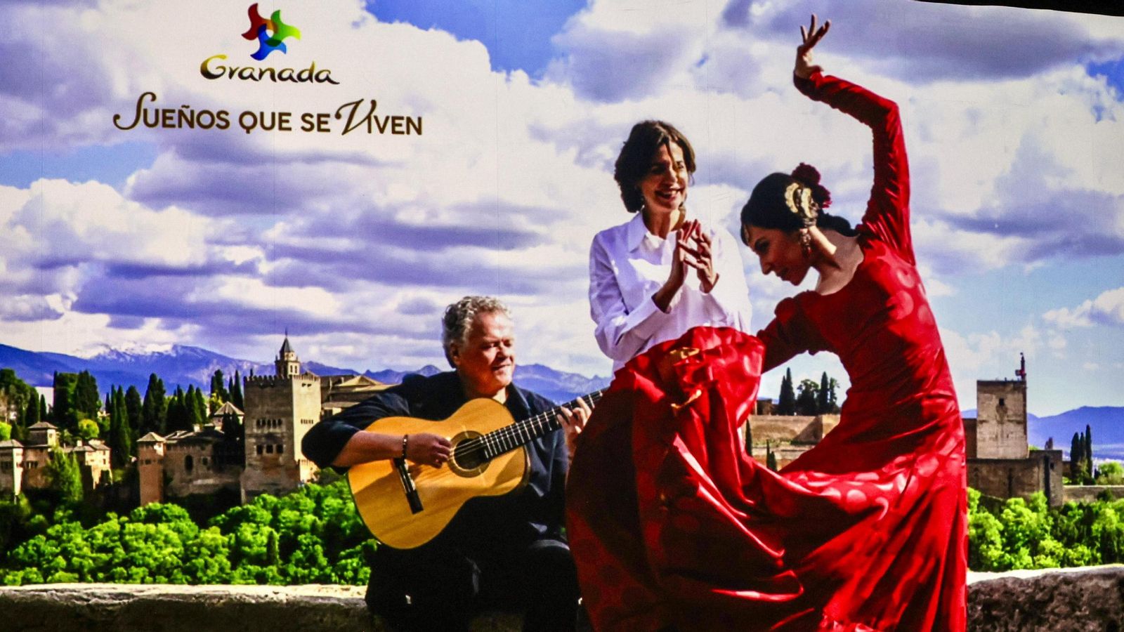 La nueva imagen proyectada en una fotografía La nueva imagen proyectada en una fotografía