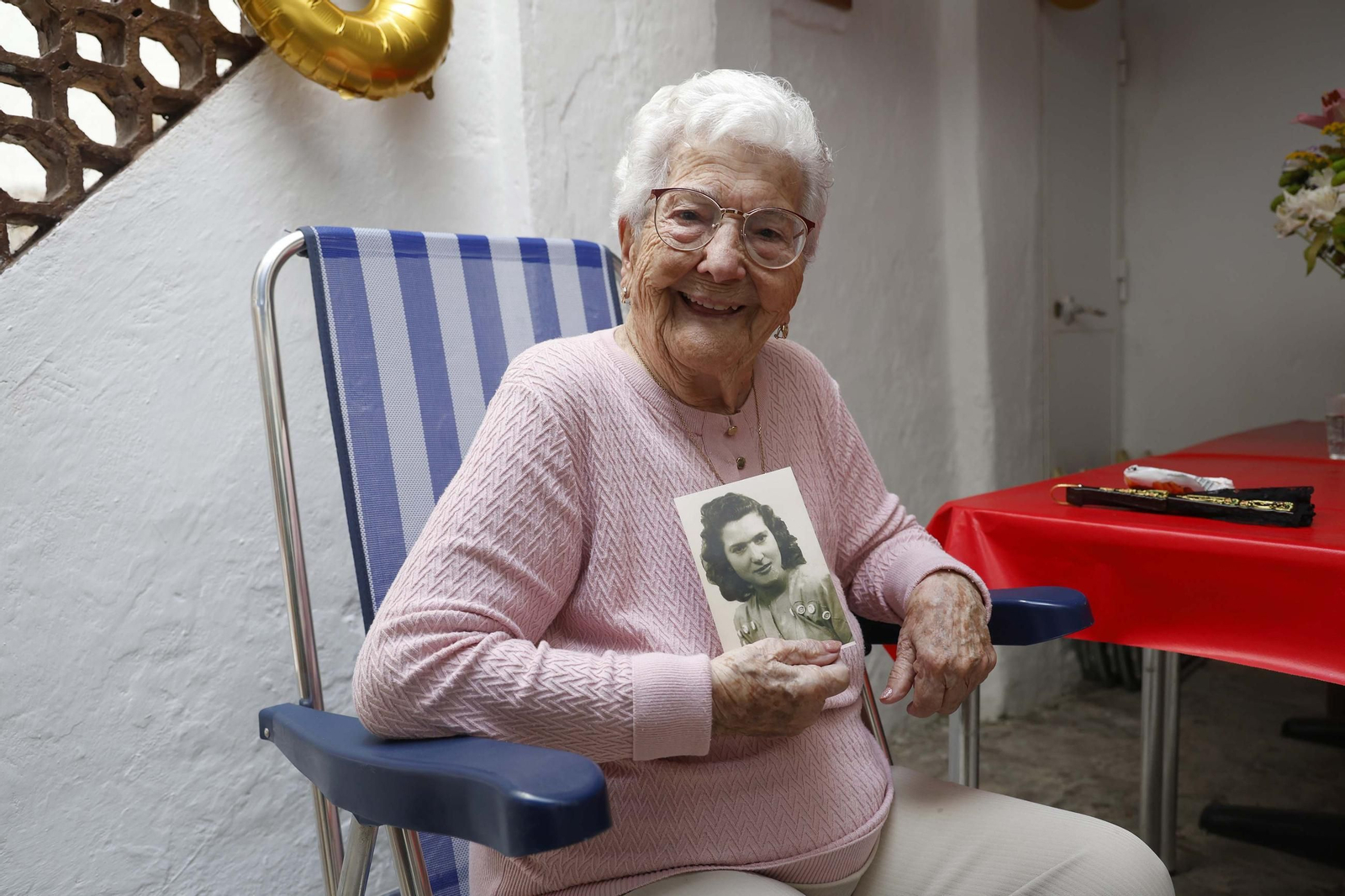 La vecina de Tarifa Juana Medero cumple 100 años rodeada de su familia