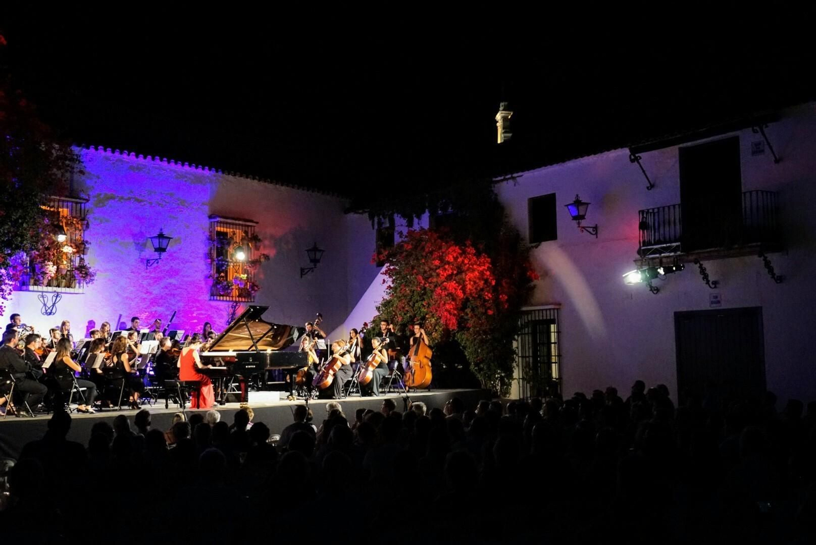 El Patio de Jabonería de Ayamonte durante la inauguración del ciclo de conciertos al aire libre.