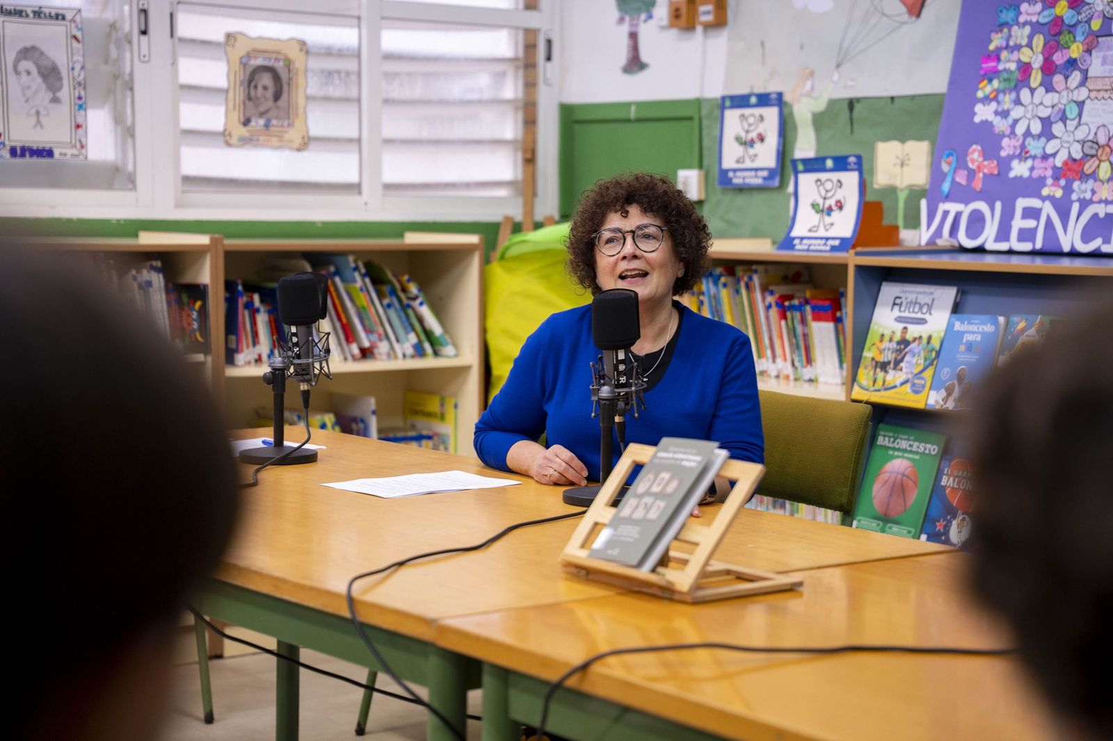 Las imágenes del estreno de la radio escolar 'Onda Alberti' y su primer programa dedicado a la ciencia