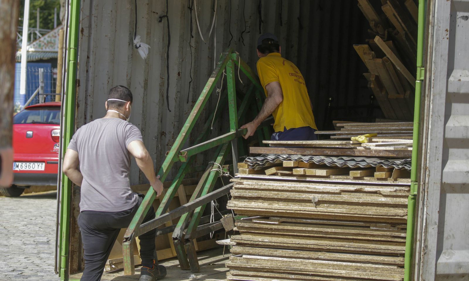 Coronavirus en Sevilla: Comienza el desmontaje de la feria