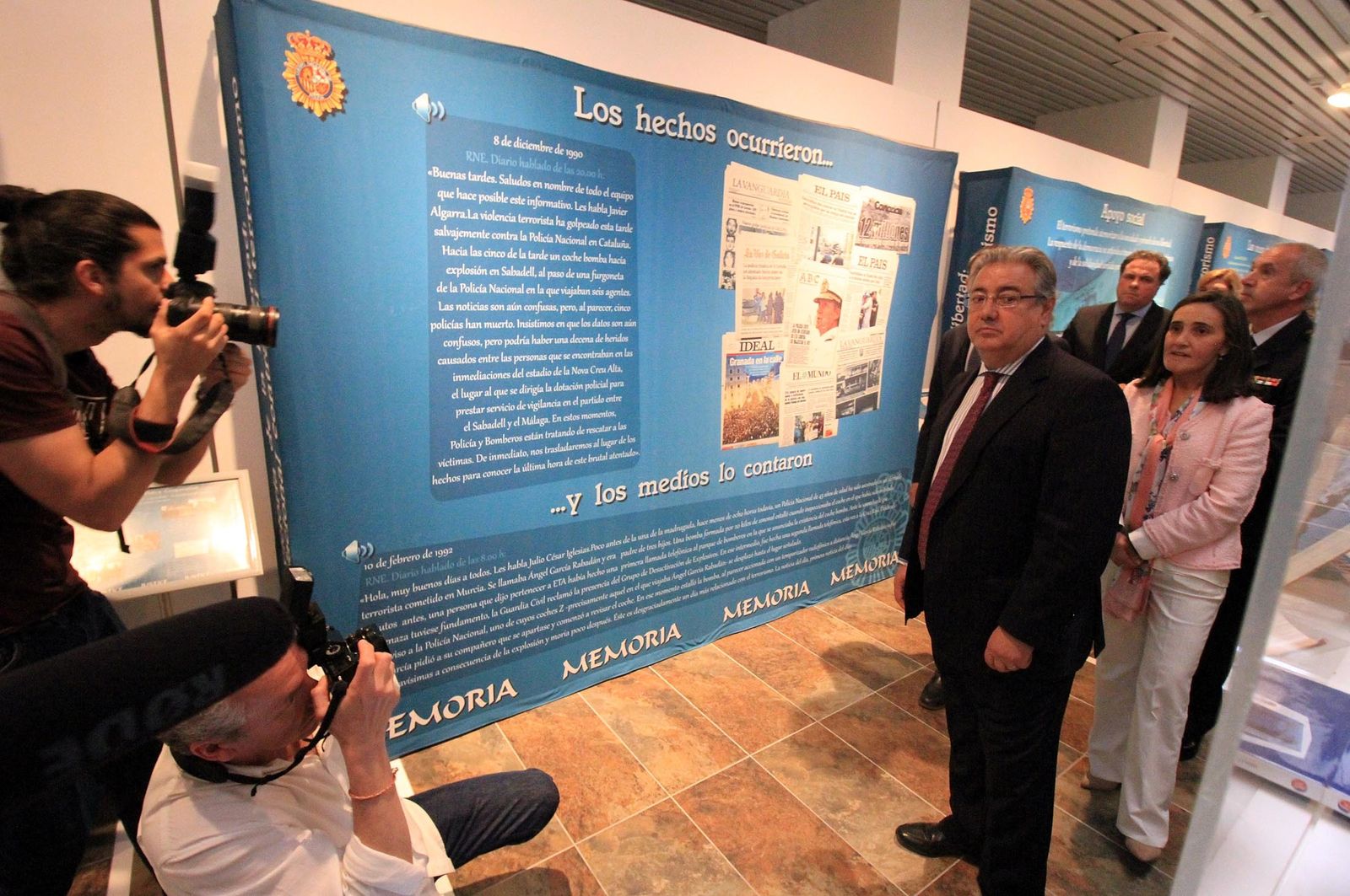 Juan Ignacio Zoido, ministro del Interior, presenta en la Comandancia de la Guardia Civil la nueva versión de AleryCops y el dispositivo del Rocío y posteriormente acude a la Diputación de Huelva para visitar la exposición sobre el terrorismo, en imágenes