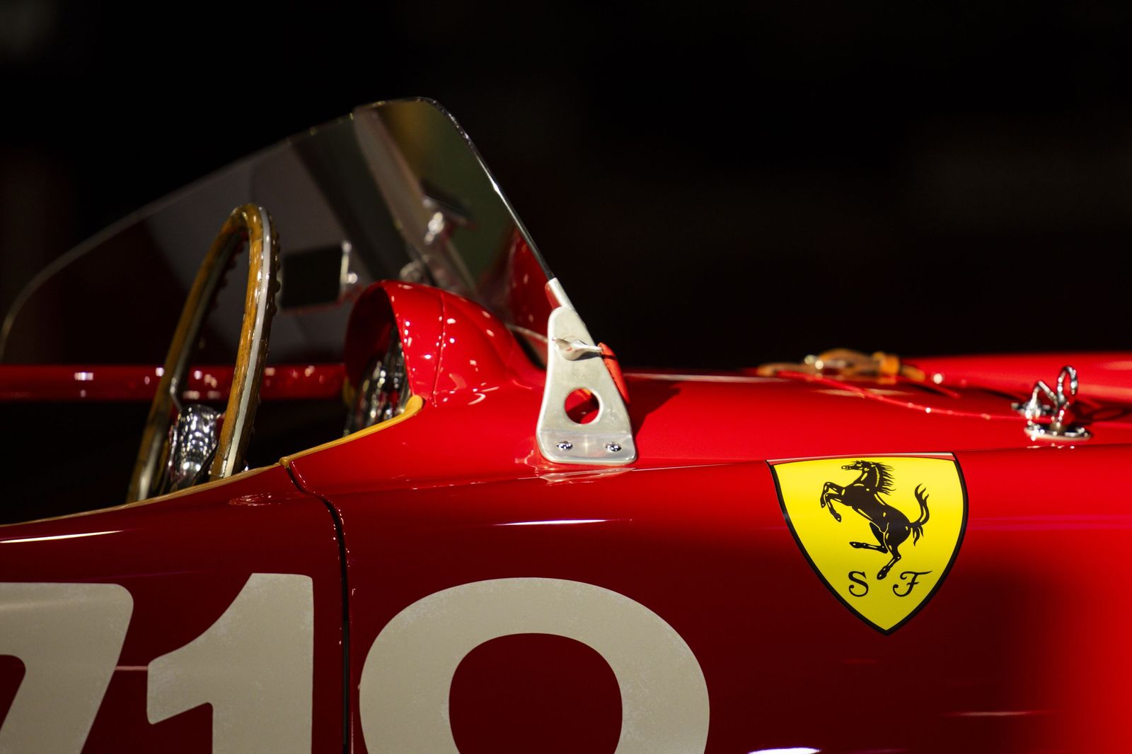 Los increíbles coches clásicos de la Retromobile 2024