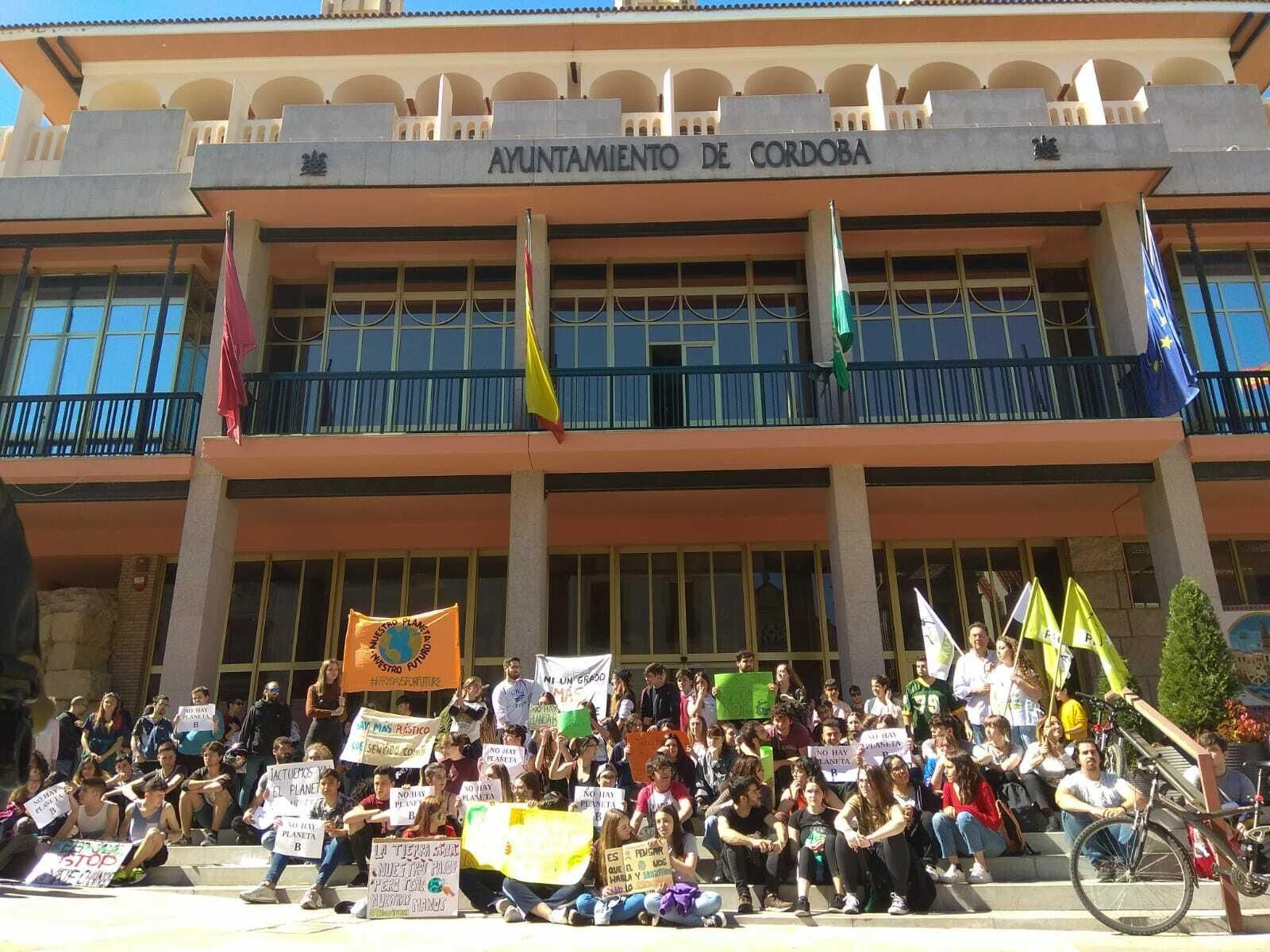 Concentración en Córdoba por el clima. Concentración en Córdoba por el clima.