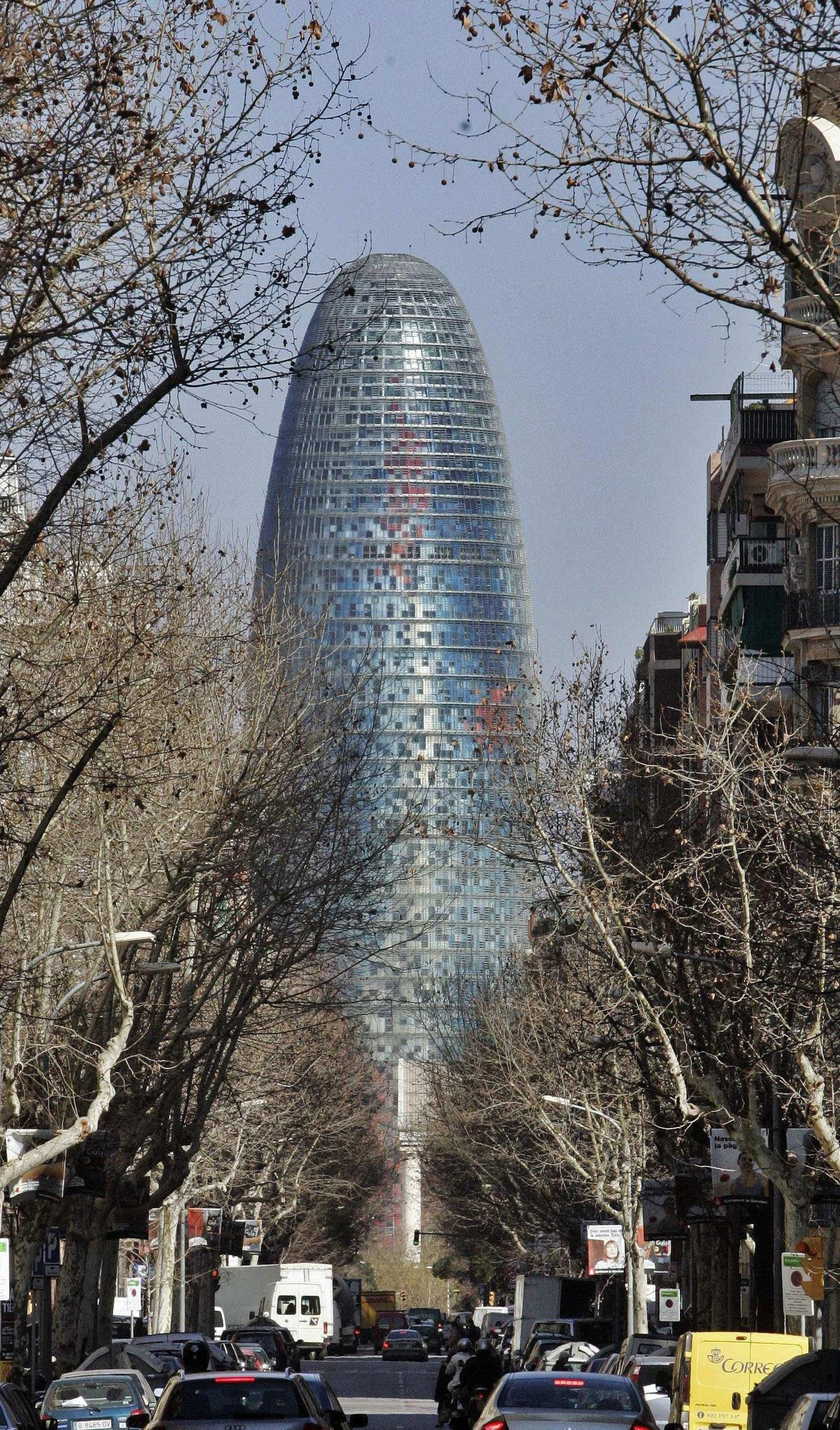 Sede de la compañía Aguas de Barcelona, que se suma a la nómina de empresas a la fuga en Cataluña.