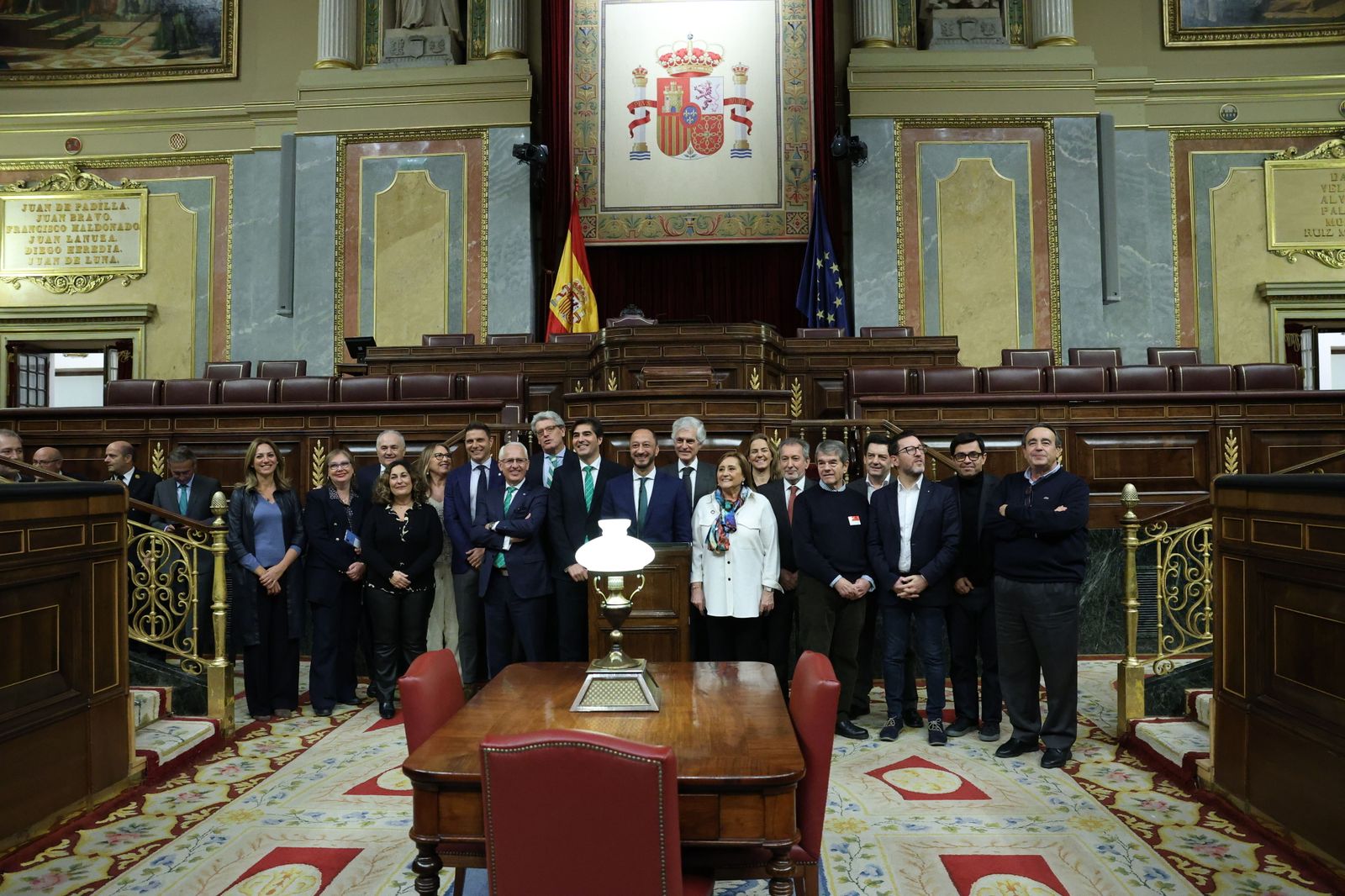 Las imágenes del recibimiento al Real Betis en el Congreso de los Diputados